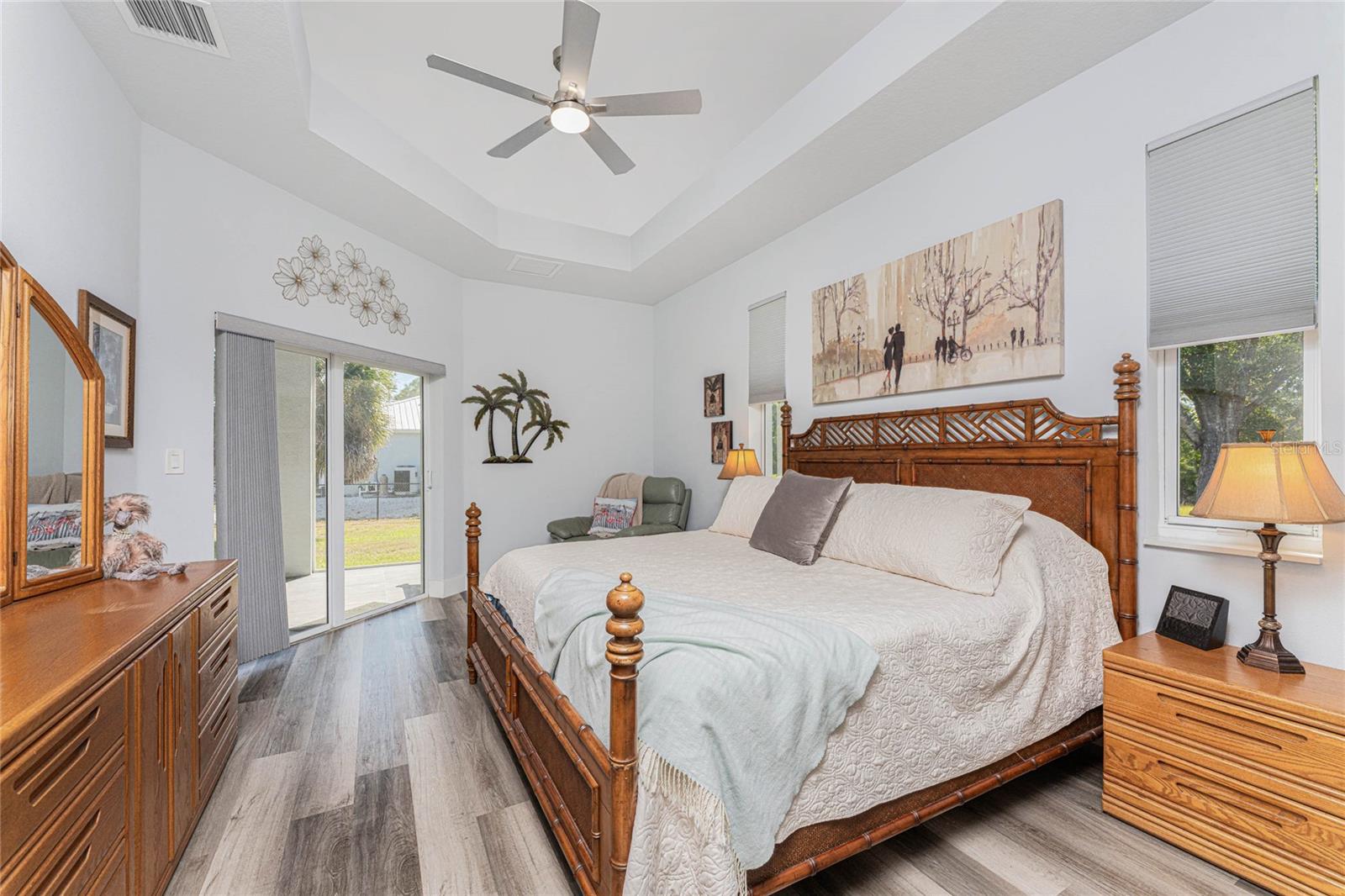 Image 22 of 76 For 23387 Cedarton Avenue