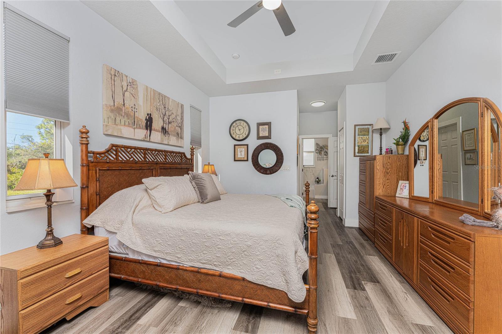 Image 23 of 76 For 23387 Cedarton Avenue