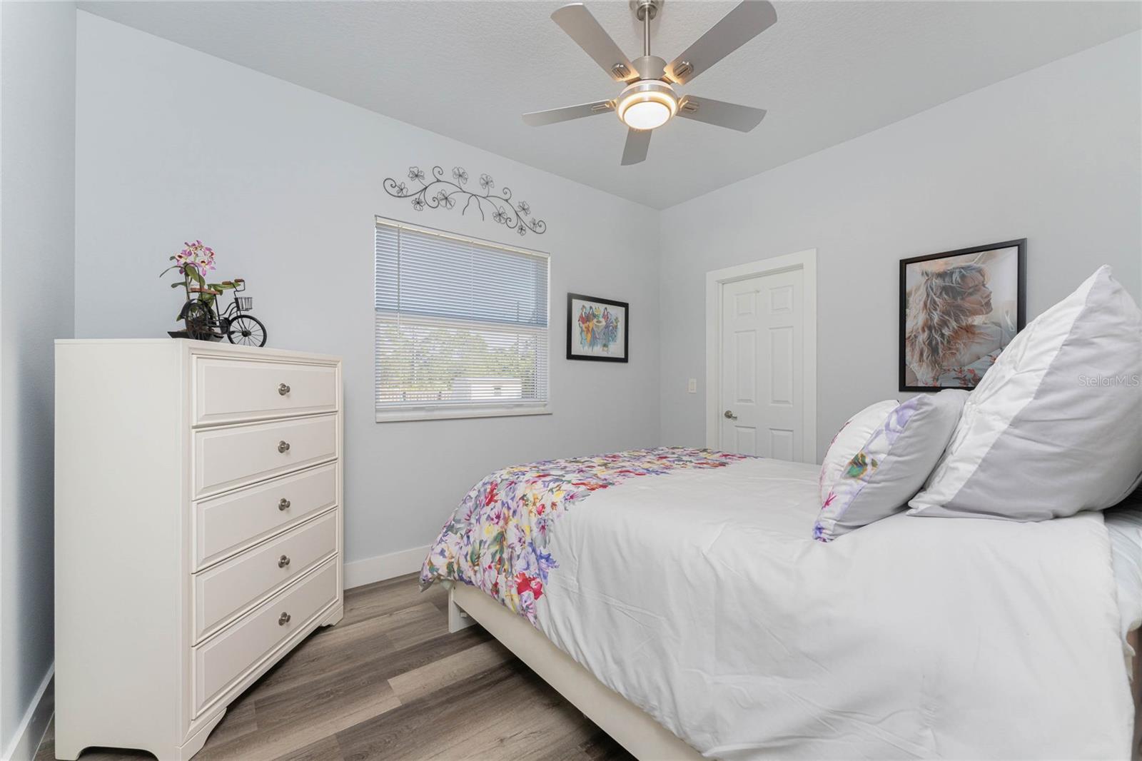 Image 32 of 76 For 23387 Cedarton Avenue