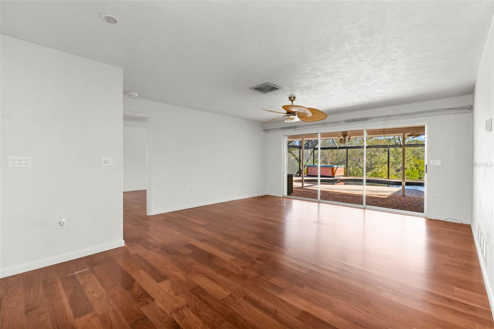 Image 13 of 59 For 2421 Belle Road