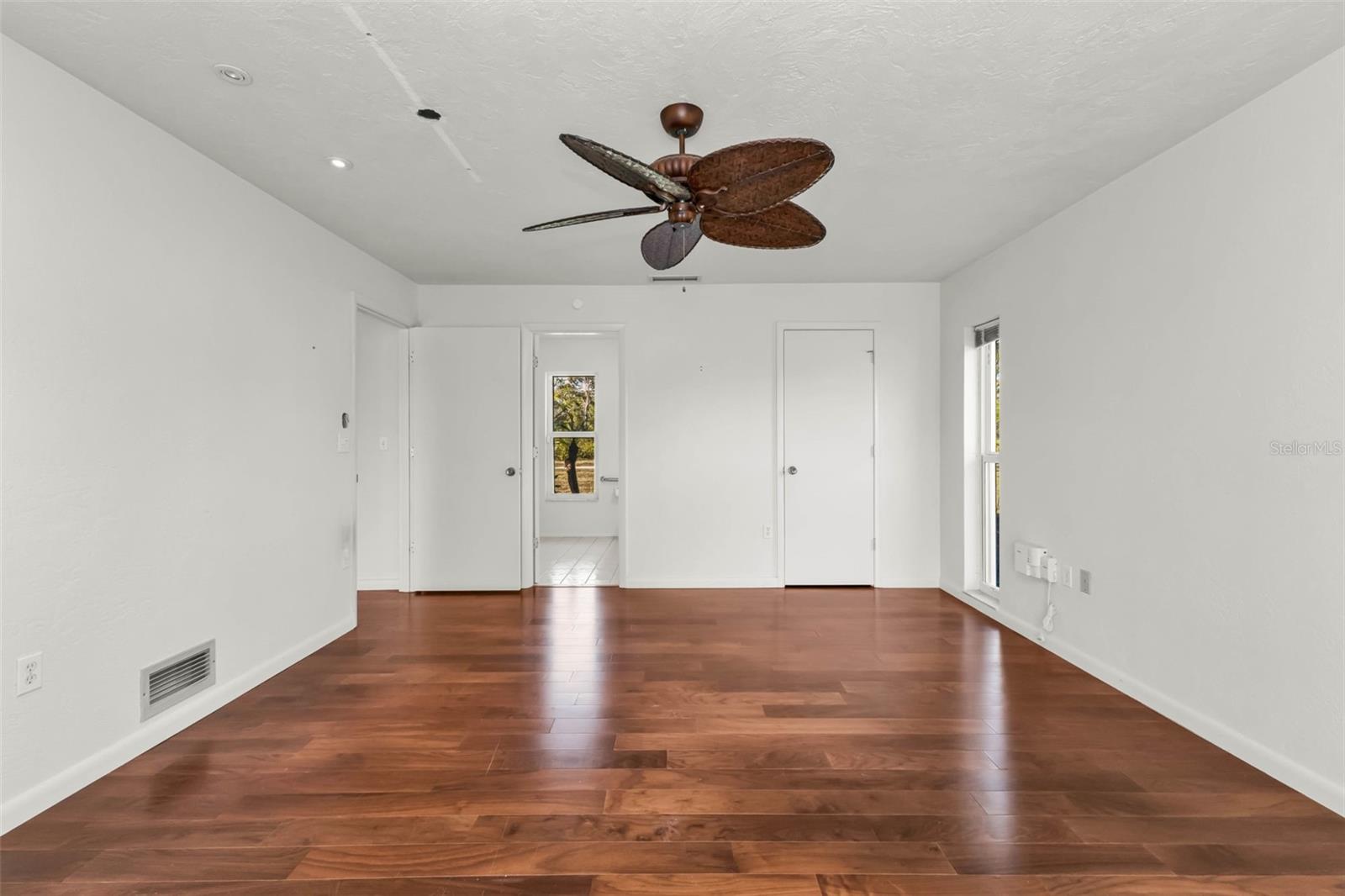 Image 17 of 59 For 2421 Belle Road