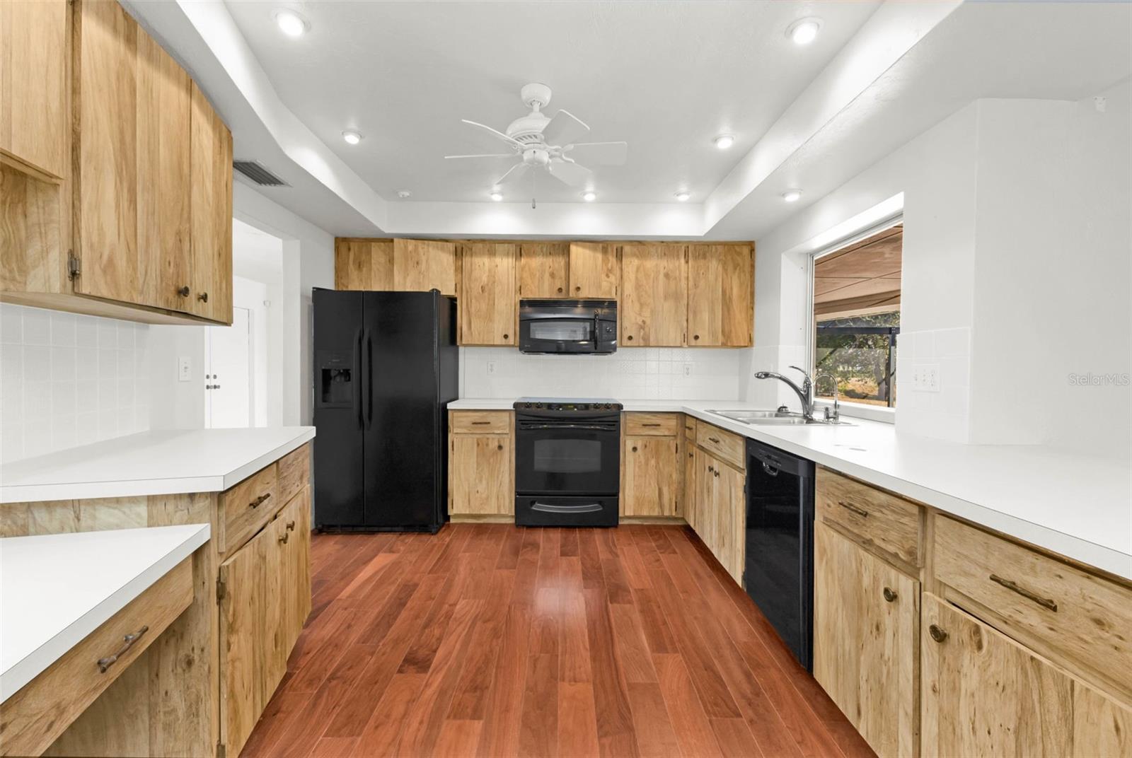 Image 23 of 59 For 2421 Belle Road