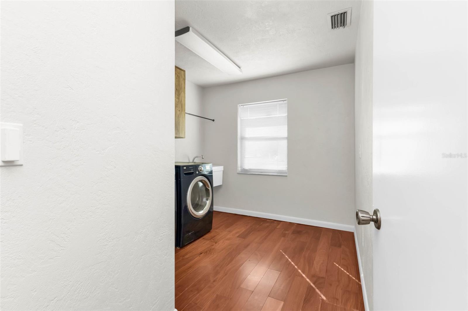 Image 28 of 59 For 2421 Belle Road