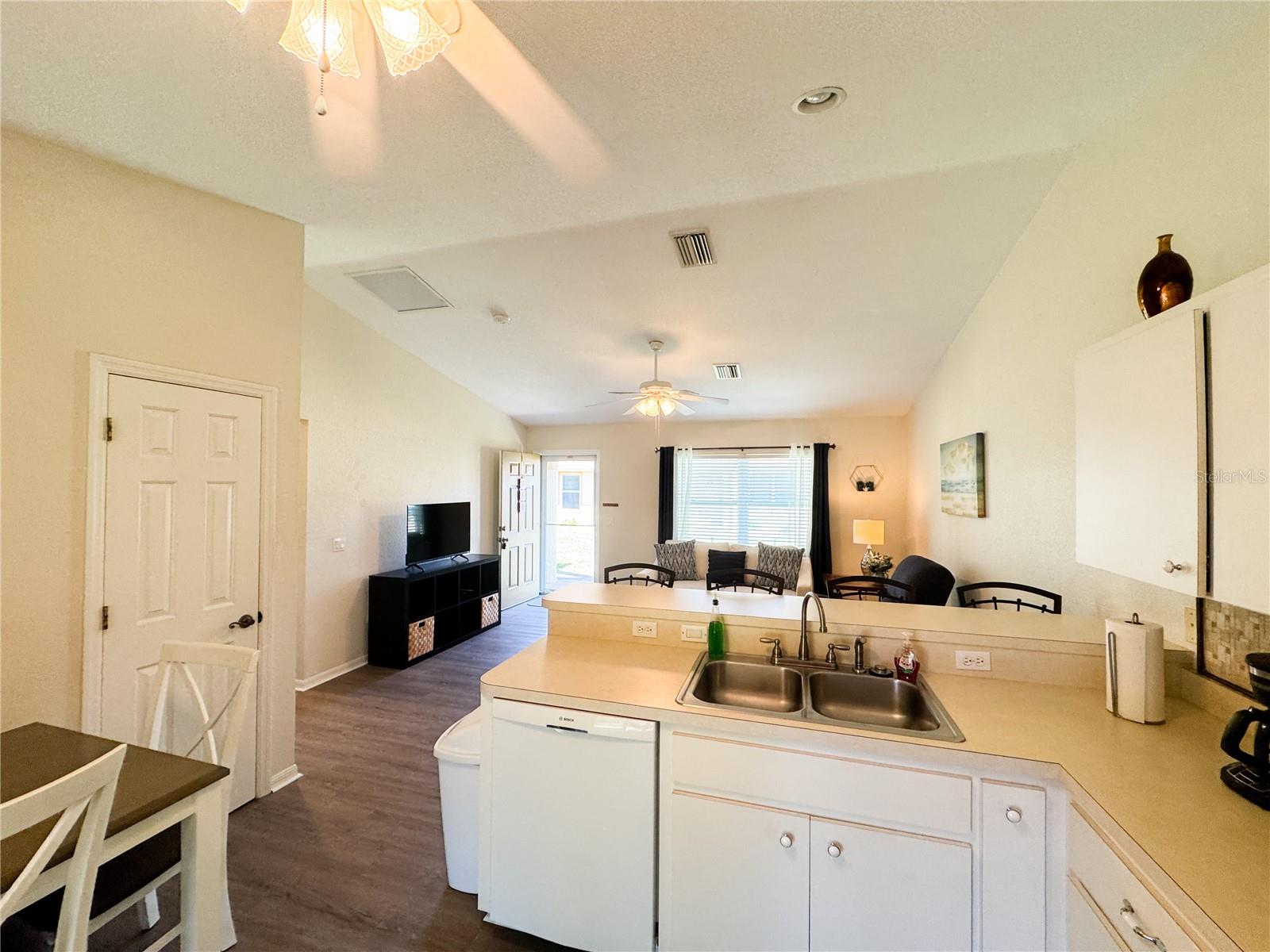 Image 4 of 13 For 190 Rotonda Boulevard W 190b