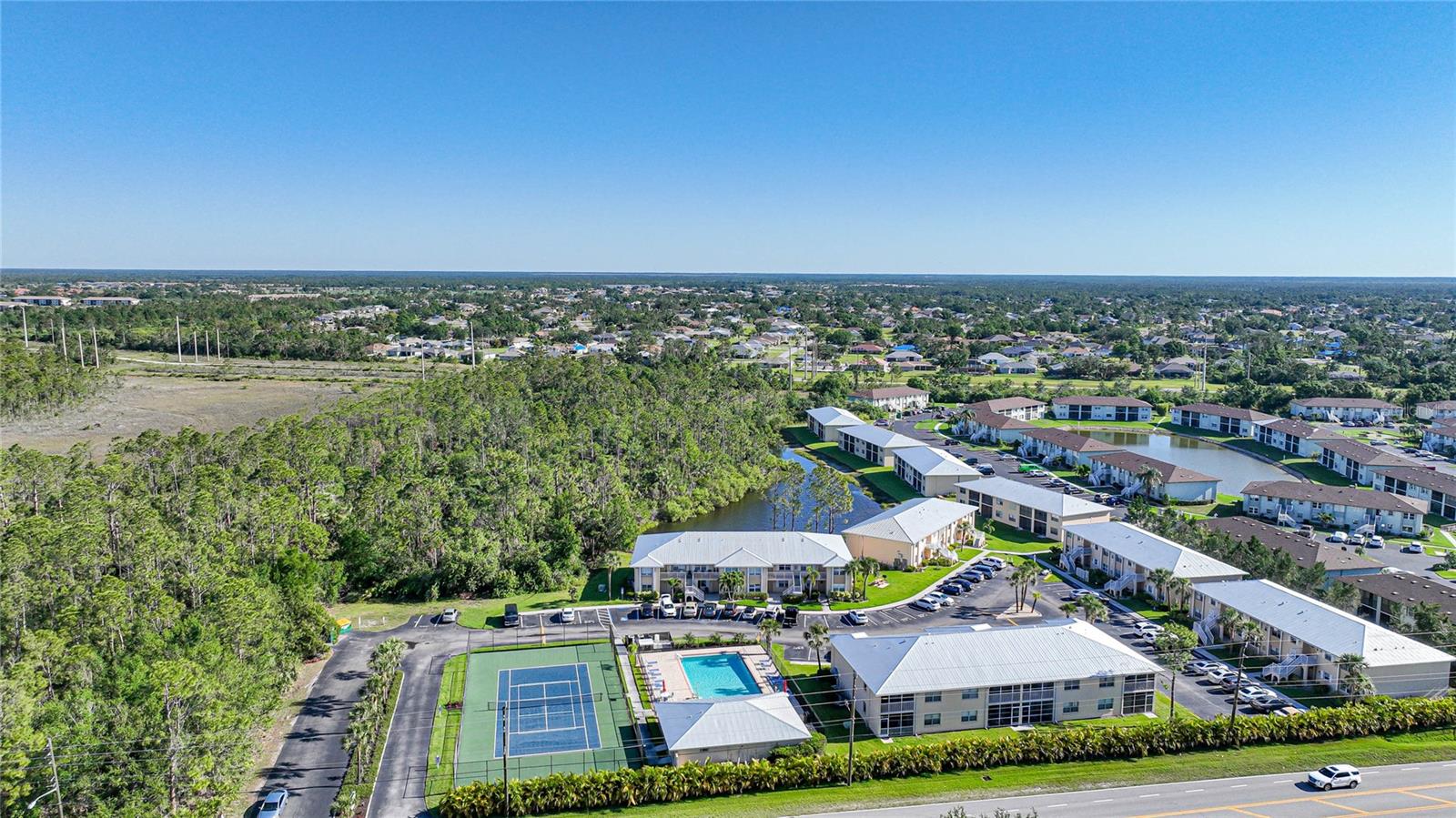 Image 30 of 36 For 25050 Sandhill Boulevard 2a4