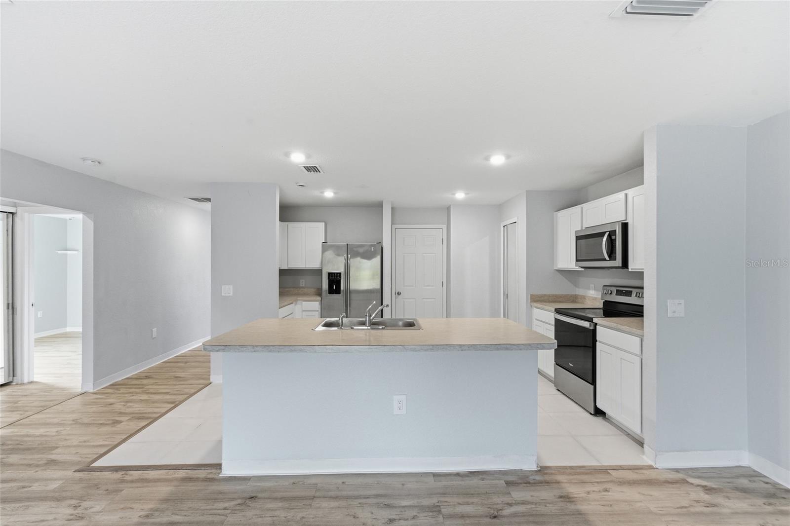 Image 13 of 24 For 23246 Abeline Avenue