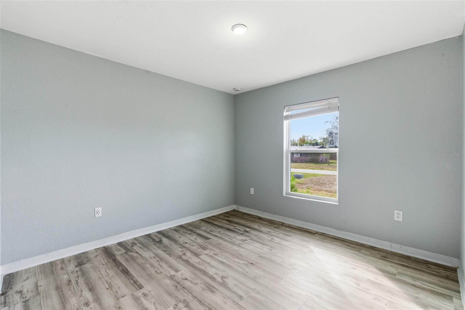 Image 14 of 24 For 23246 Abeline Avenue