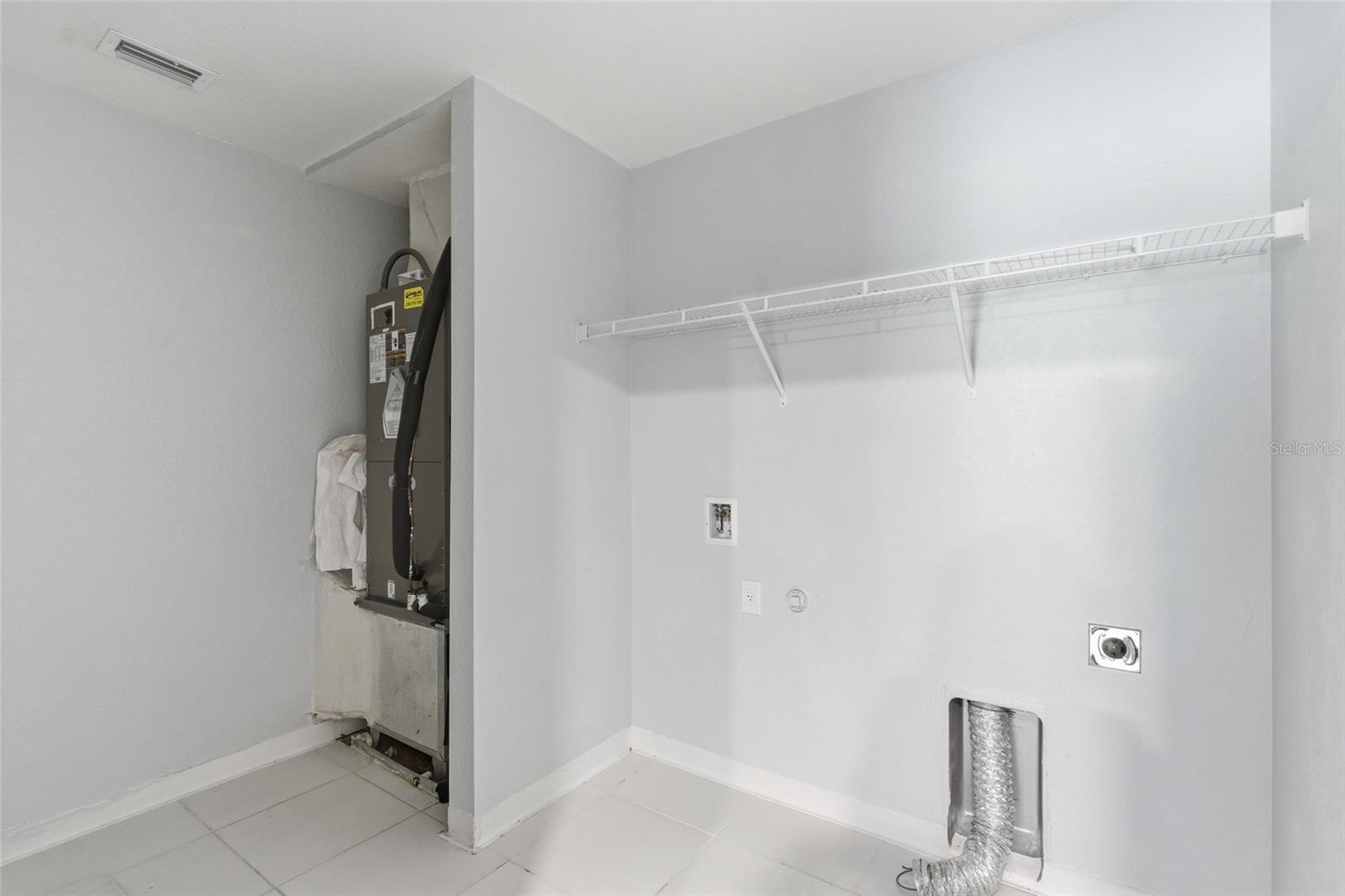 Image 21 of 24 For 23246 Abeline Avenue