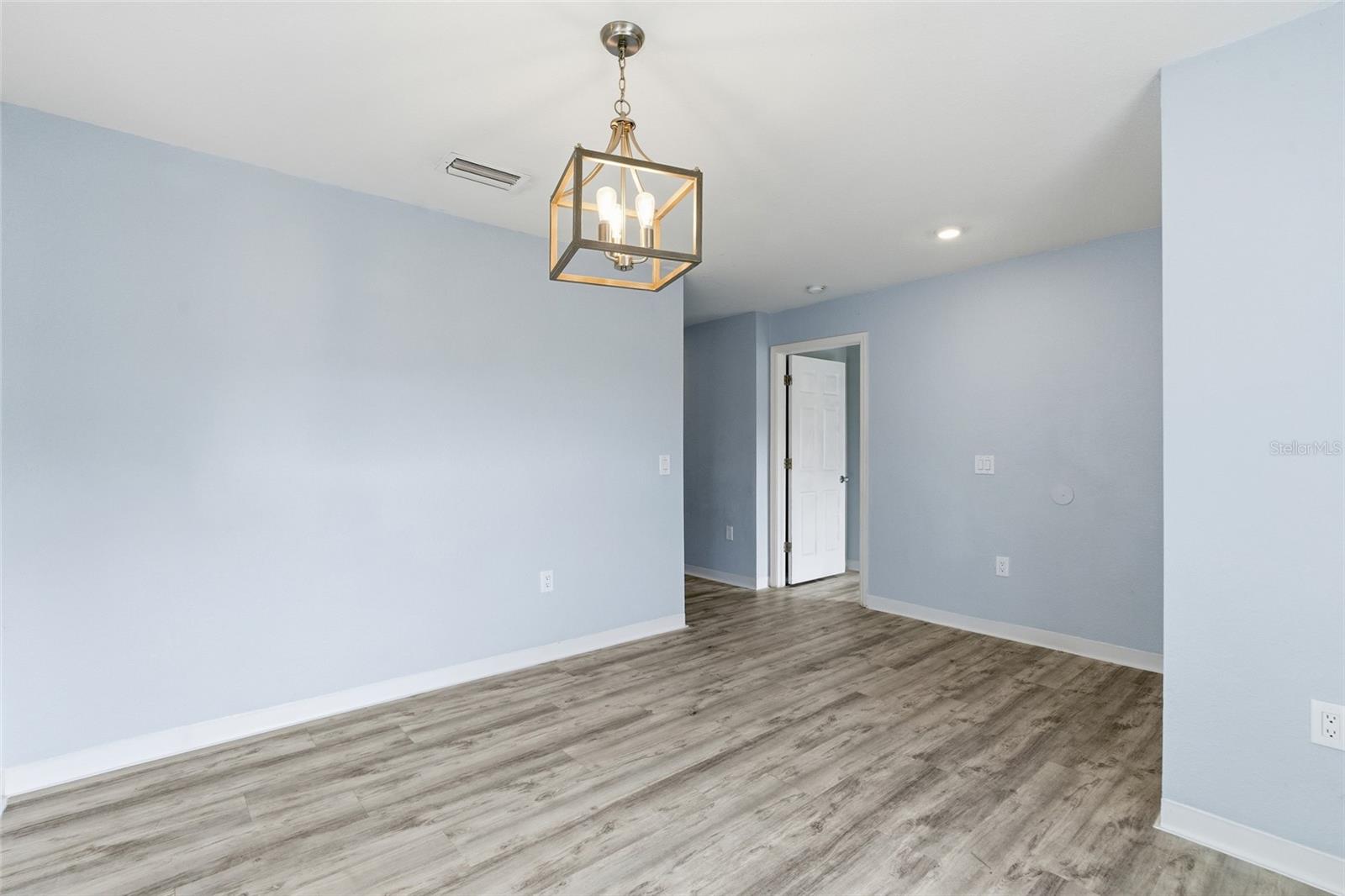 Image 4 of 24 For 23246 Abeline Avenue