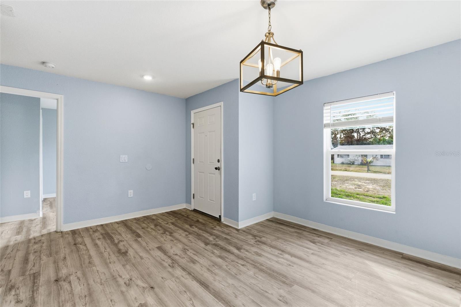 Image 5 of 24 For 23246 Abeline Avenue