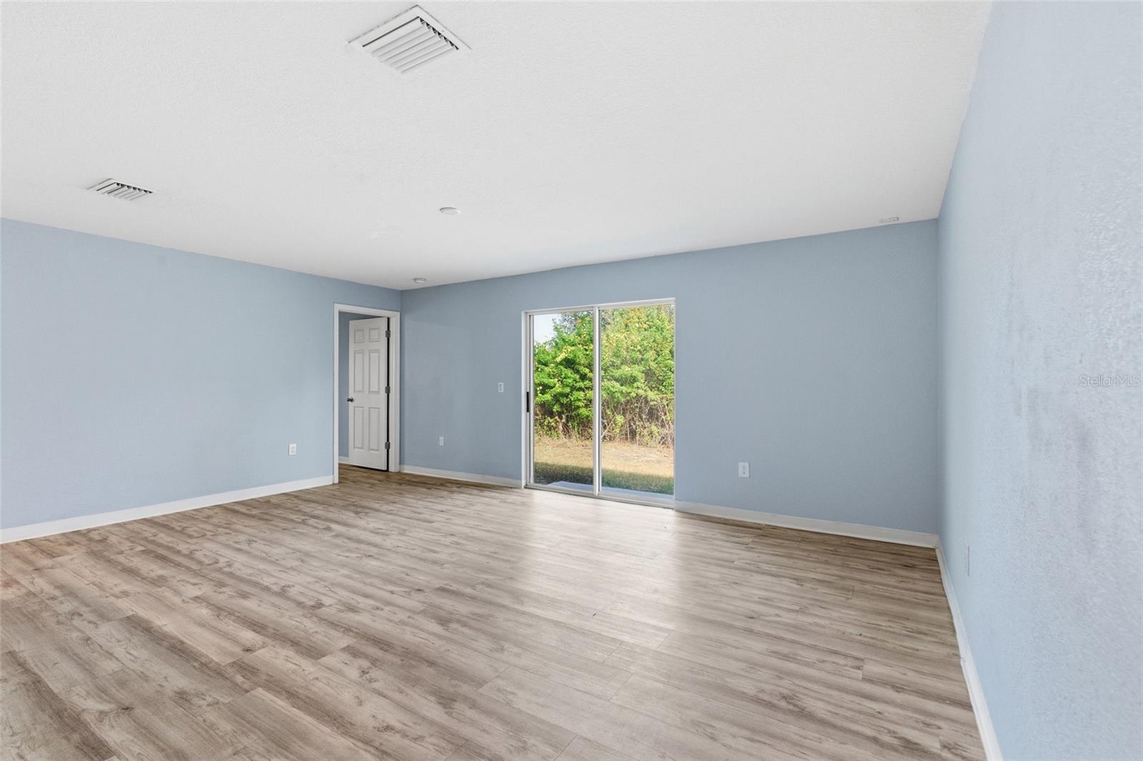 Image 6 of 24 For 23246 Abeline Avenue