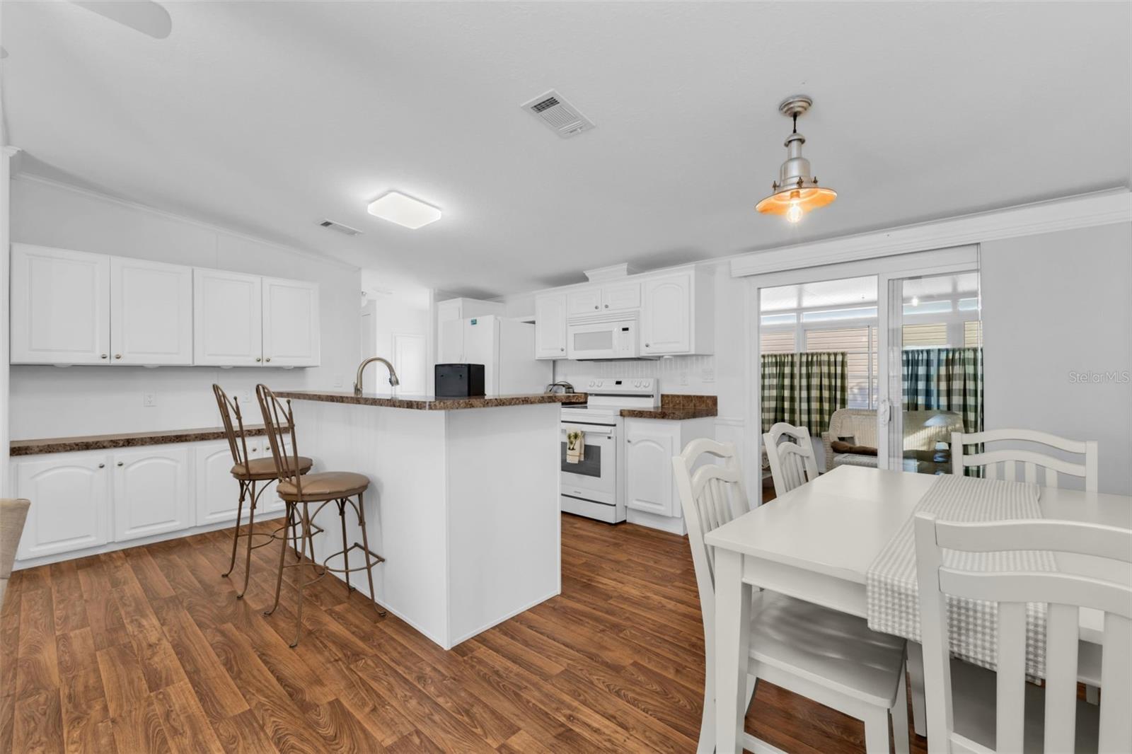 Image 11 of 43 For 1000 Kings Highway 287