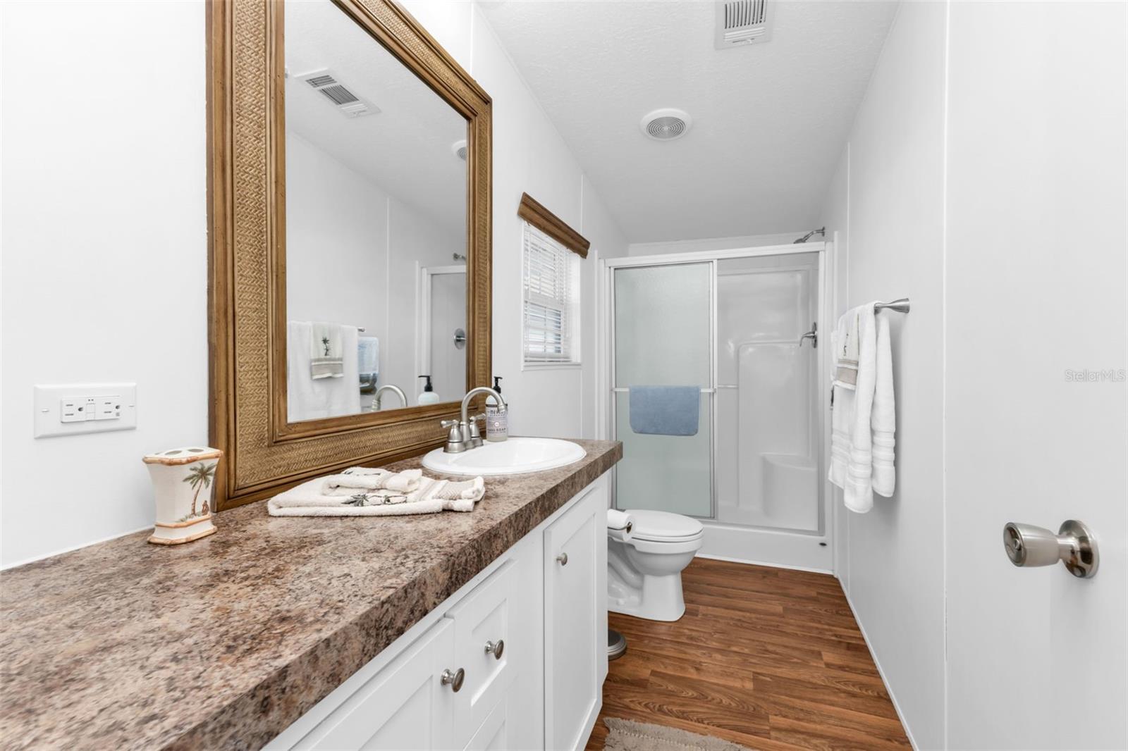 Image 16 of 43 For 1000 Kings Highway 287