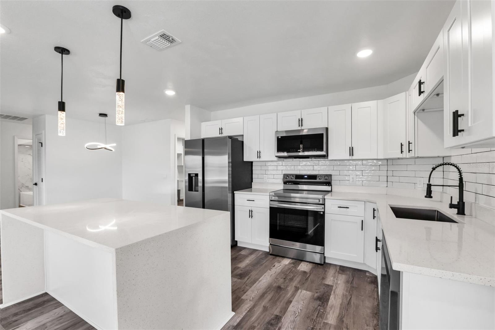 Image 14 of 30 For 2161 Aqui Esta Drive