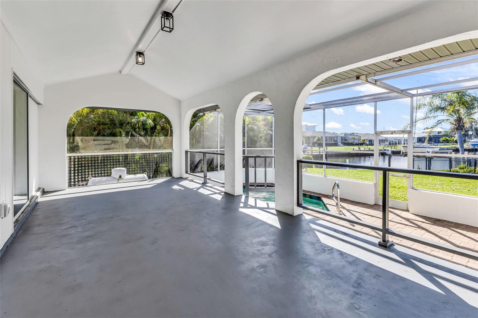 Image 24 of 30 For 2161 Aqui Esta Drive