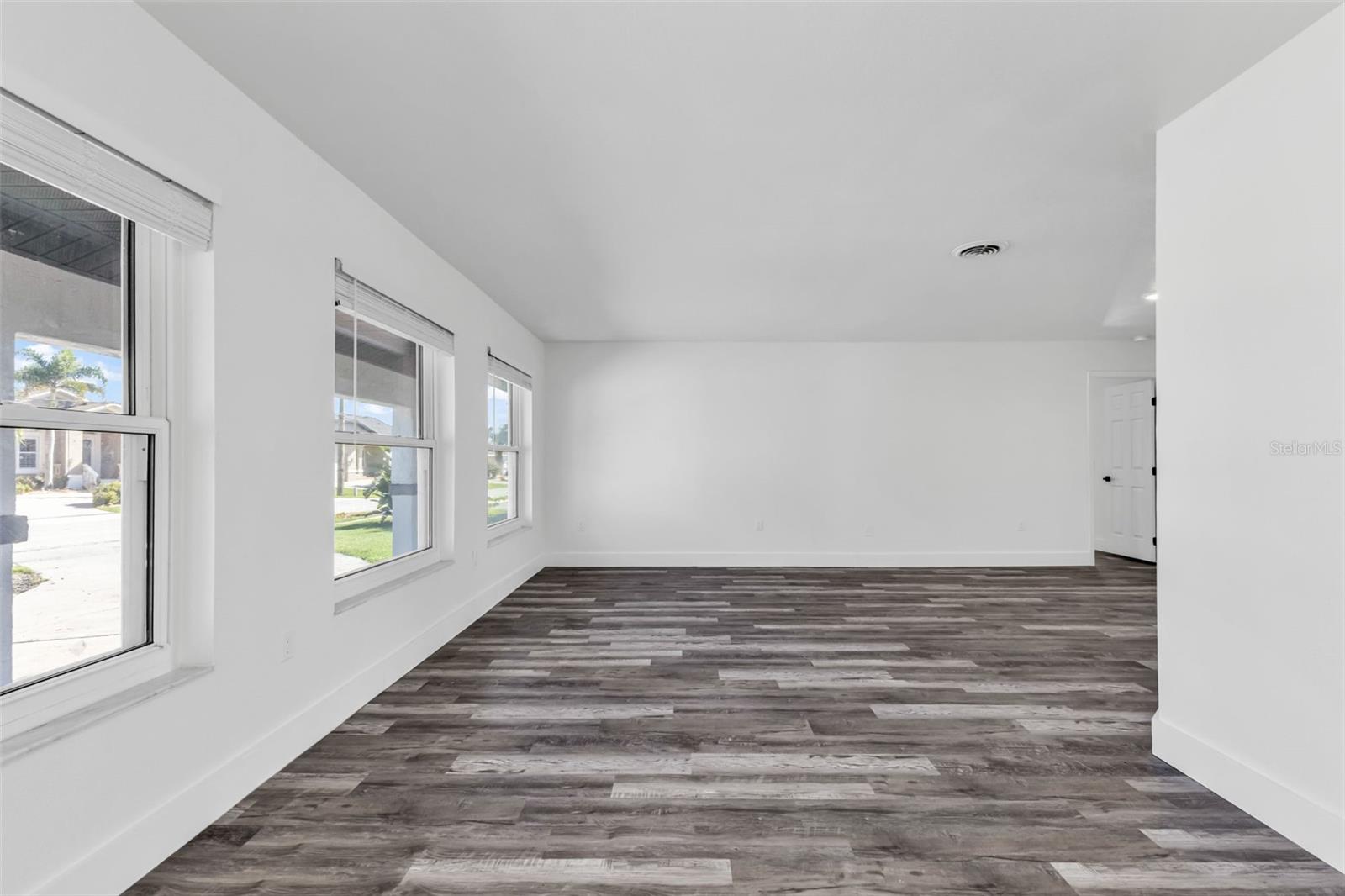 Image 5 of 30 For 2161 Aqui Esta Drive