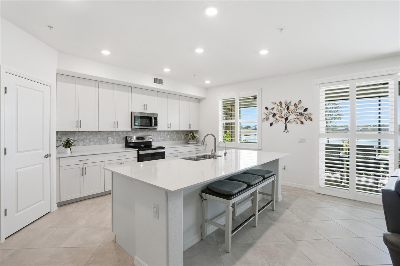 Listing photo id 4 for 14144 Poppy Field Loop 4211