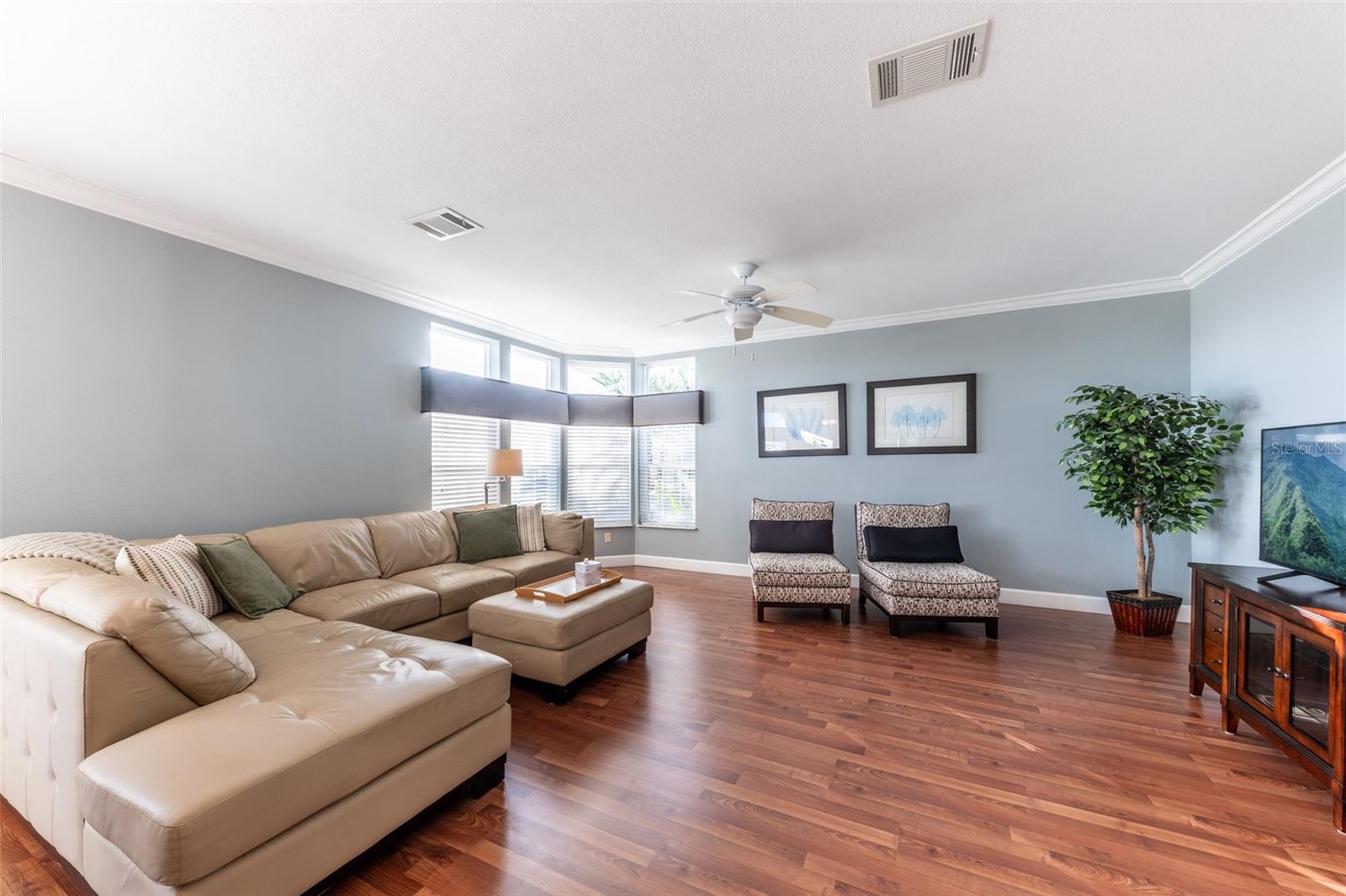 Image 21 of 60 For 2 Emden Circle