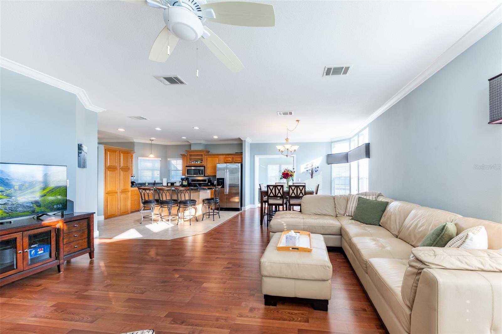 Image 24 of 60 For 2 Emden Circle