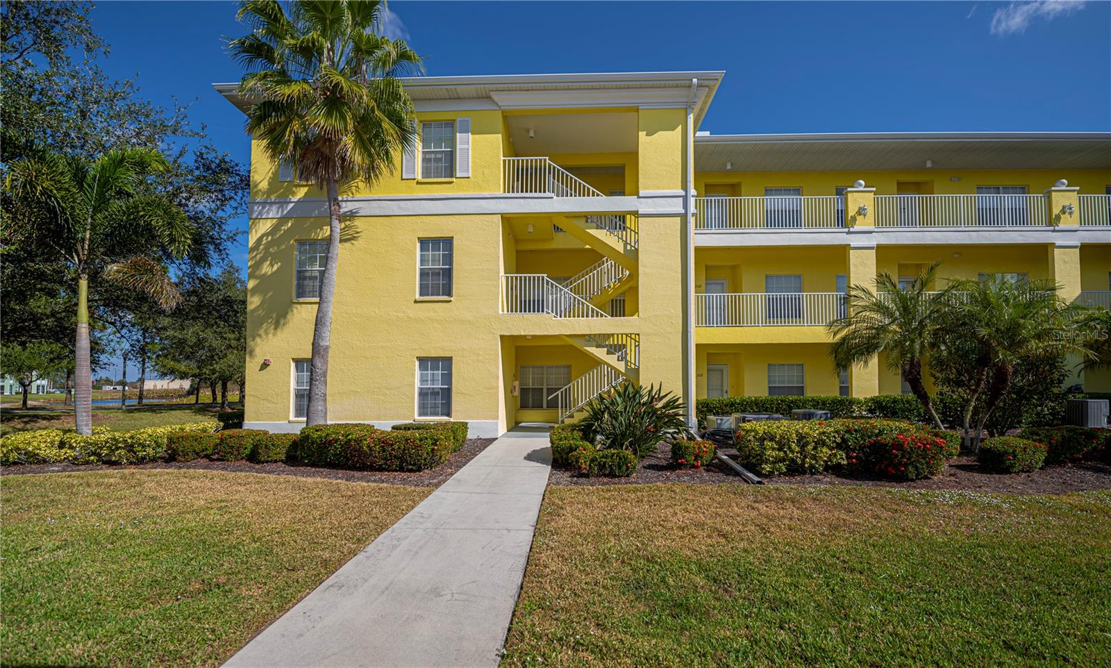 Image 2 of 60 For 2060 Willow Hammock Circle 201