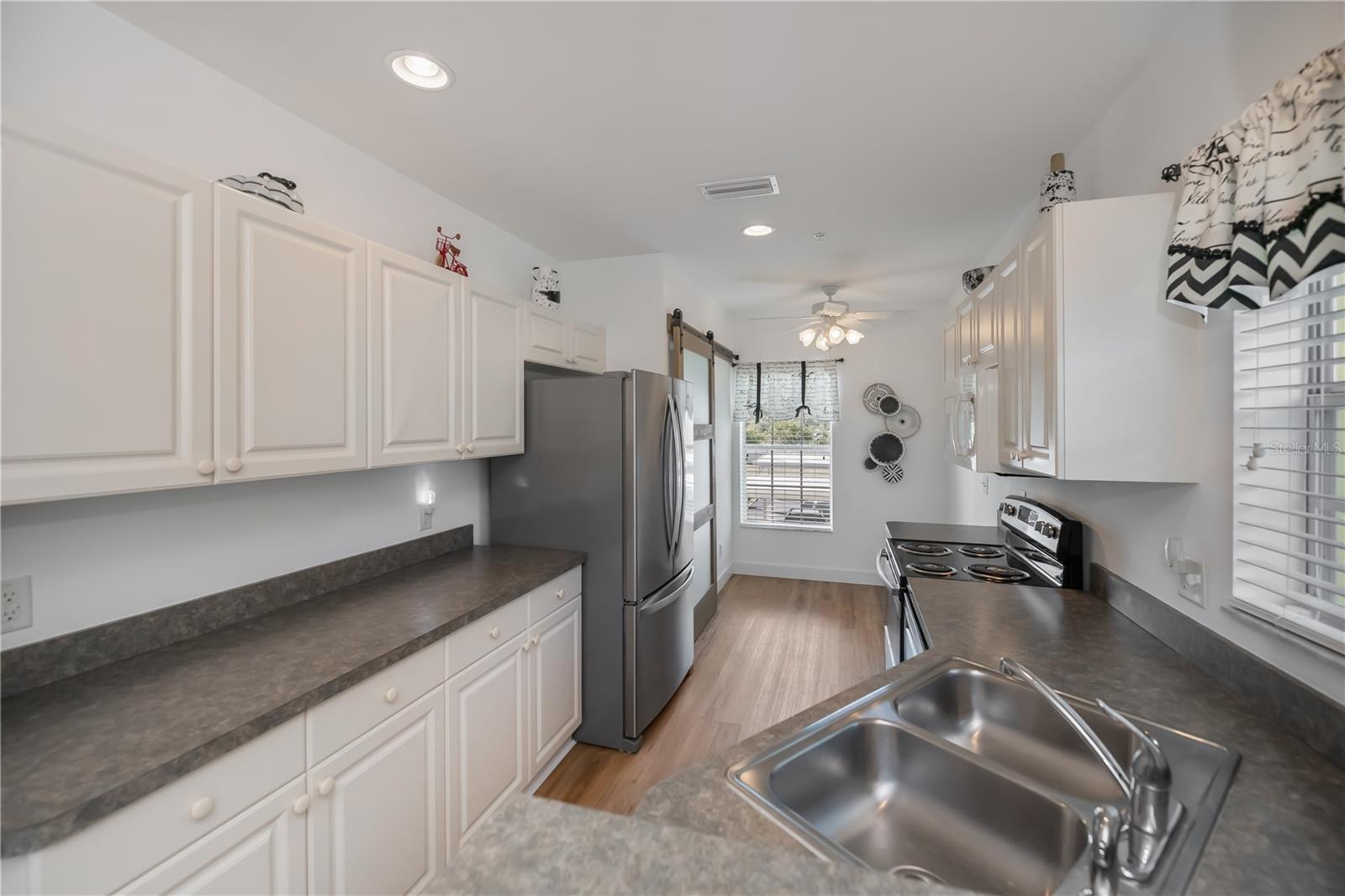 Image 3 of 60 For 2060 Willow Hammock Circle 201