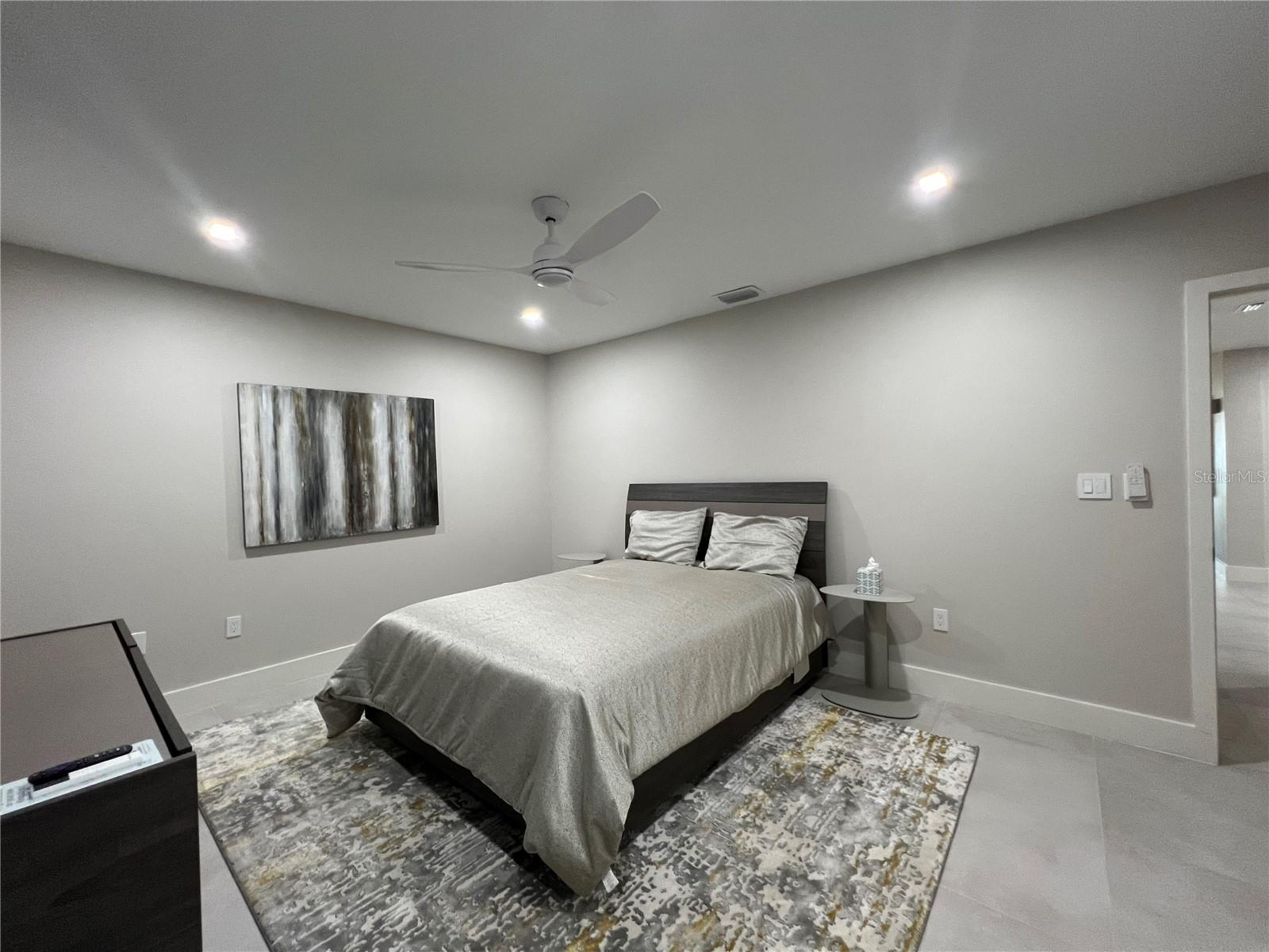 Image 29 of 54 For 3280 Southshore Drive 87a