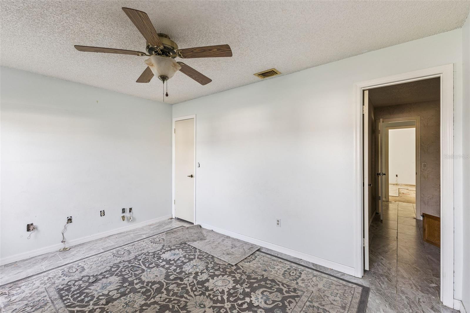 Image 11 of 18 For 595 Silvergate Loop