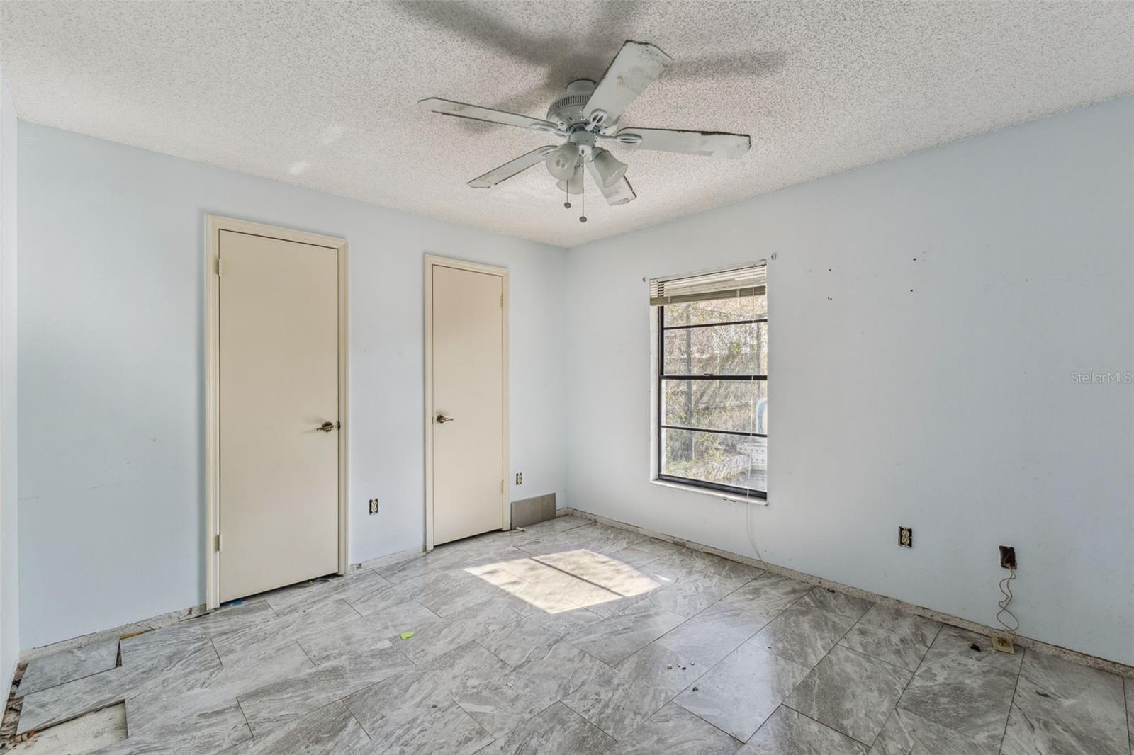 Image 12 of 18 For 595 Silvergate Loop