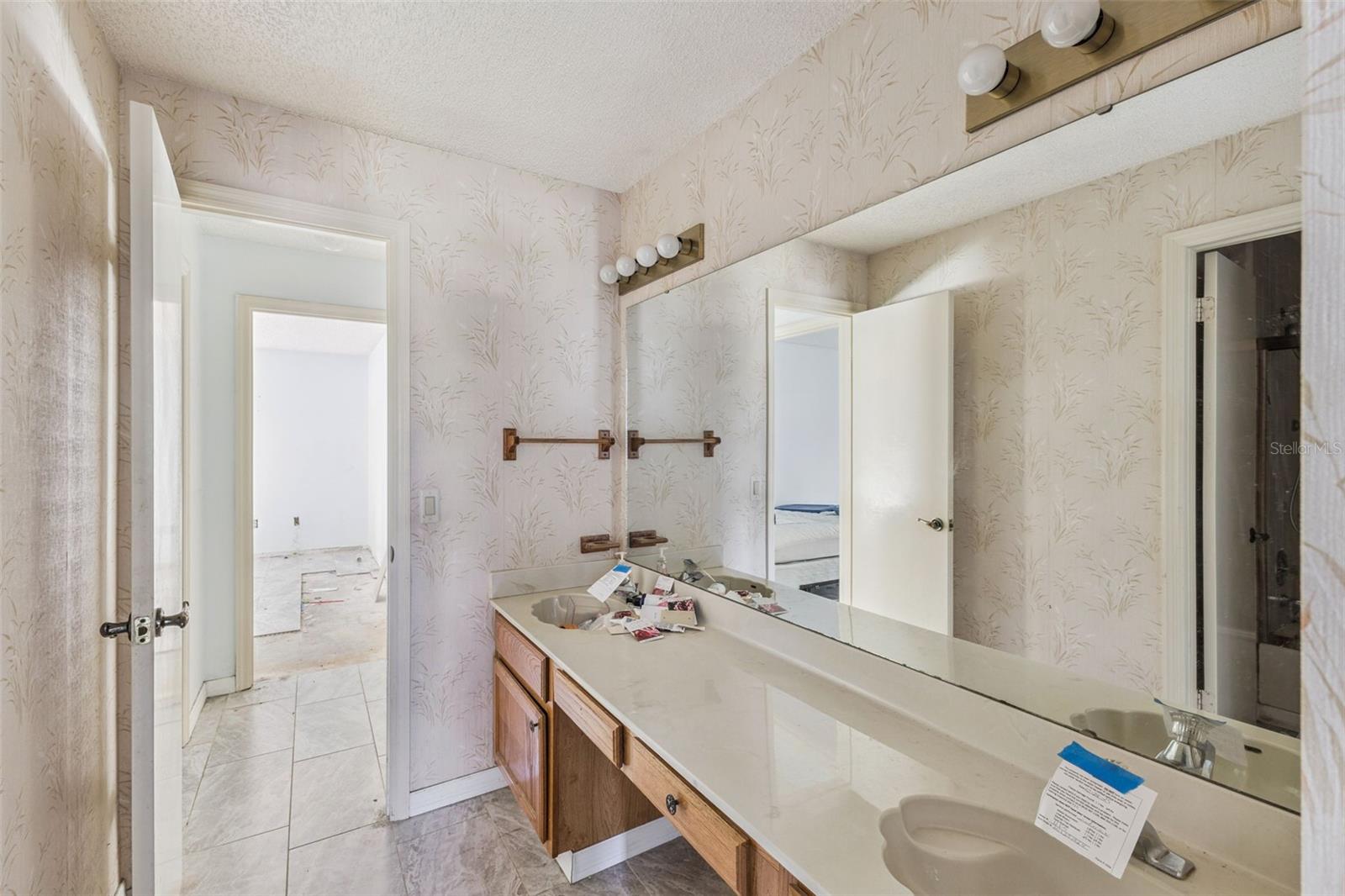 Image 13 of 18 For 595 Silvergate Loop