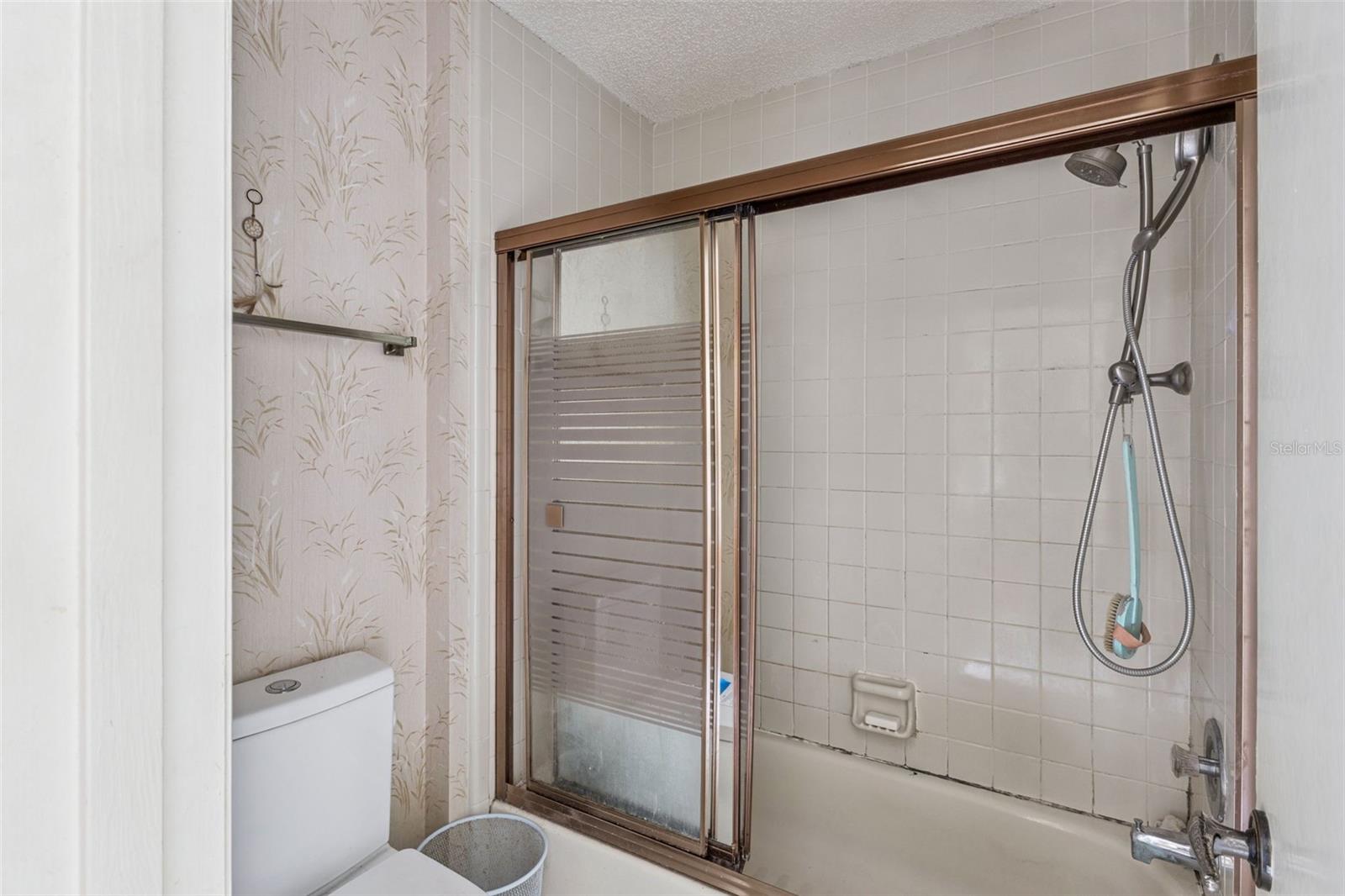 Image 15 of 18 For 595 Silvergate Loop