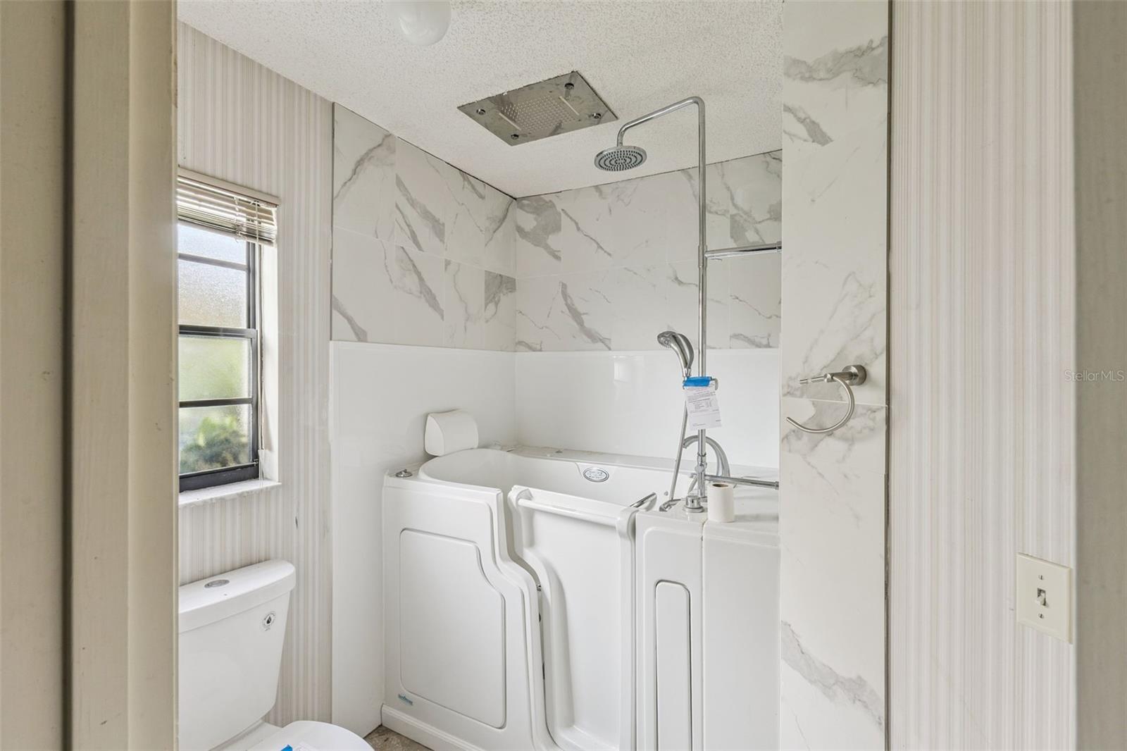 Image 16 of 18 For 595 Silvergate Loop