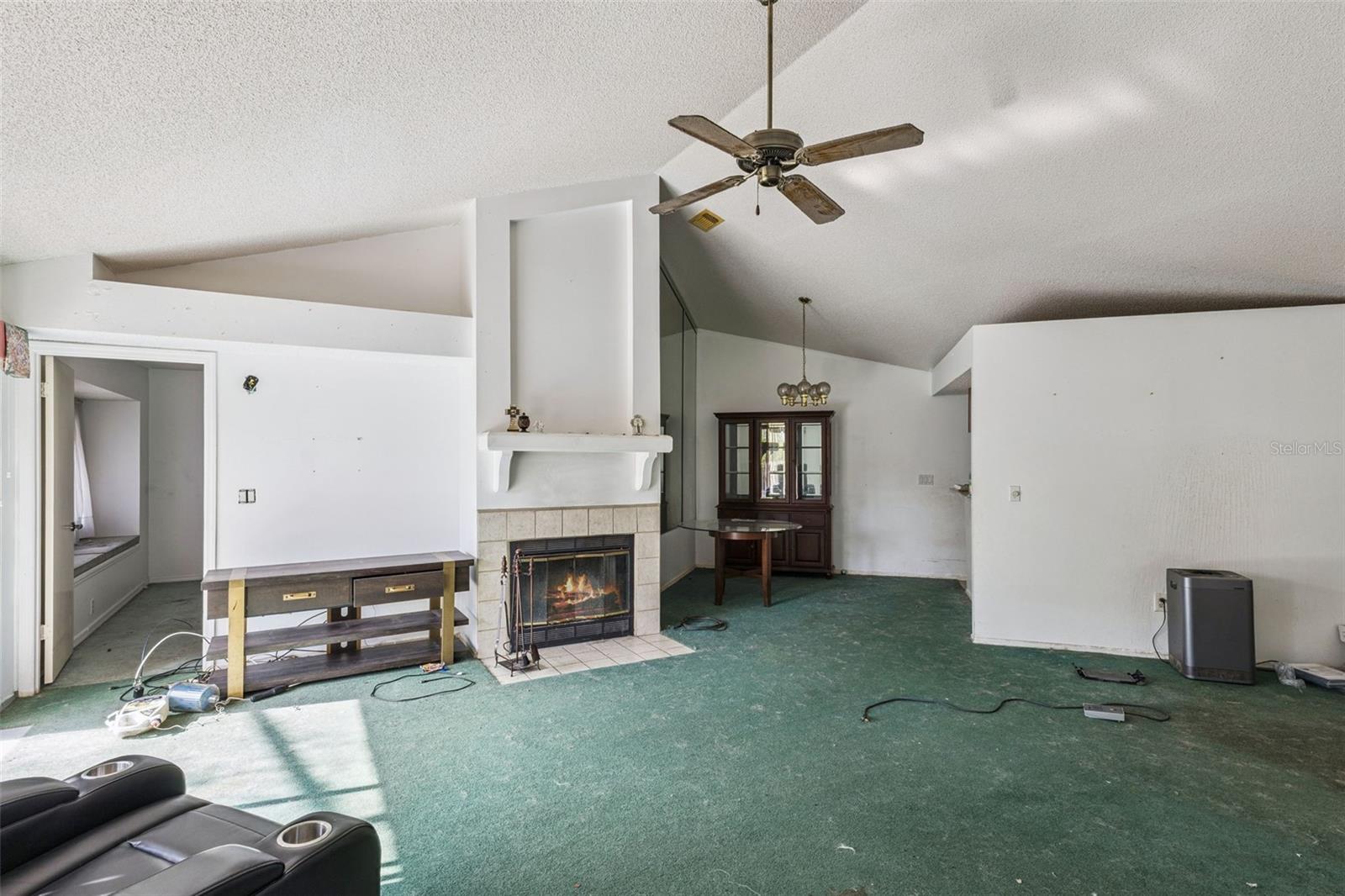 Image 3 of 18 For 595 Silvergate Loop