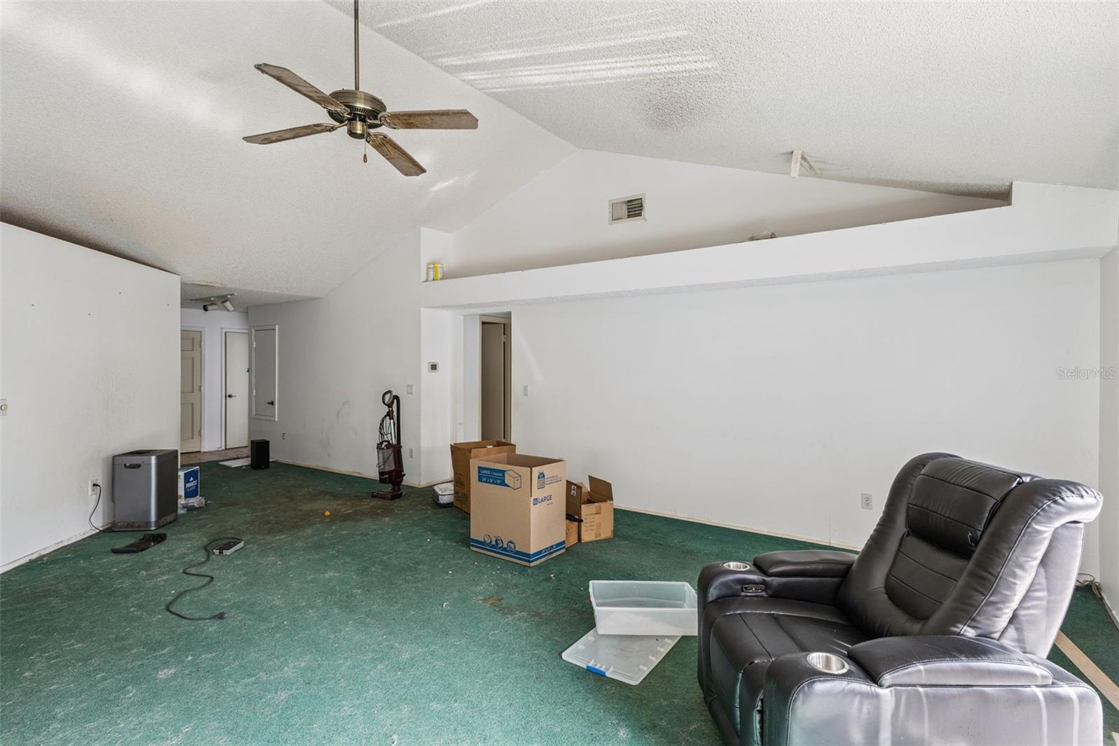 Image 4 of 18 For 595 Silvergate Loop