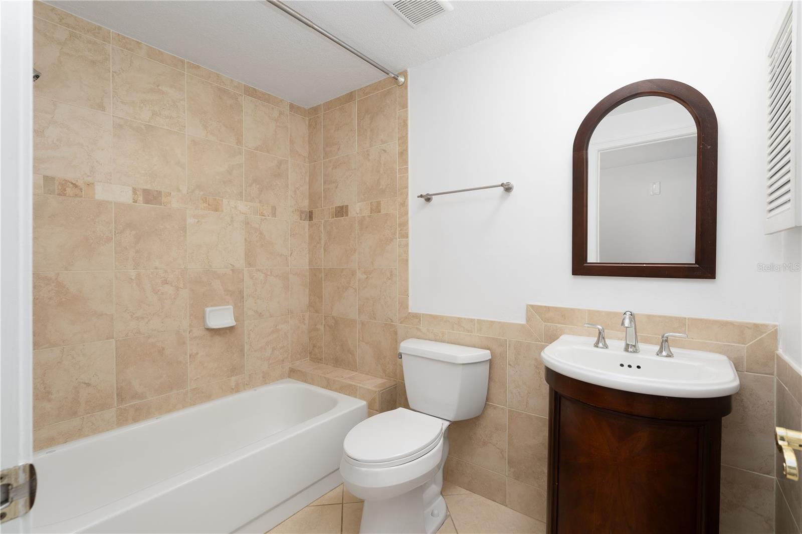Listing photo id 10 for 22291 Westchester Boulevard 204