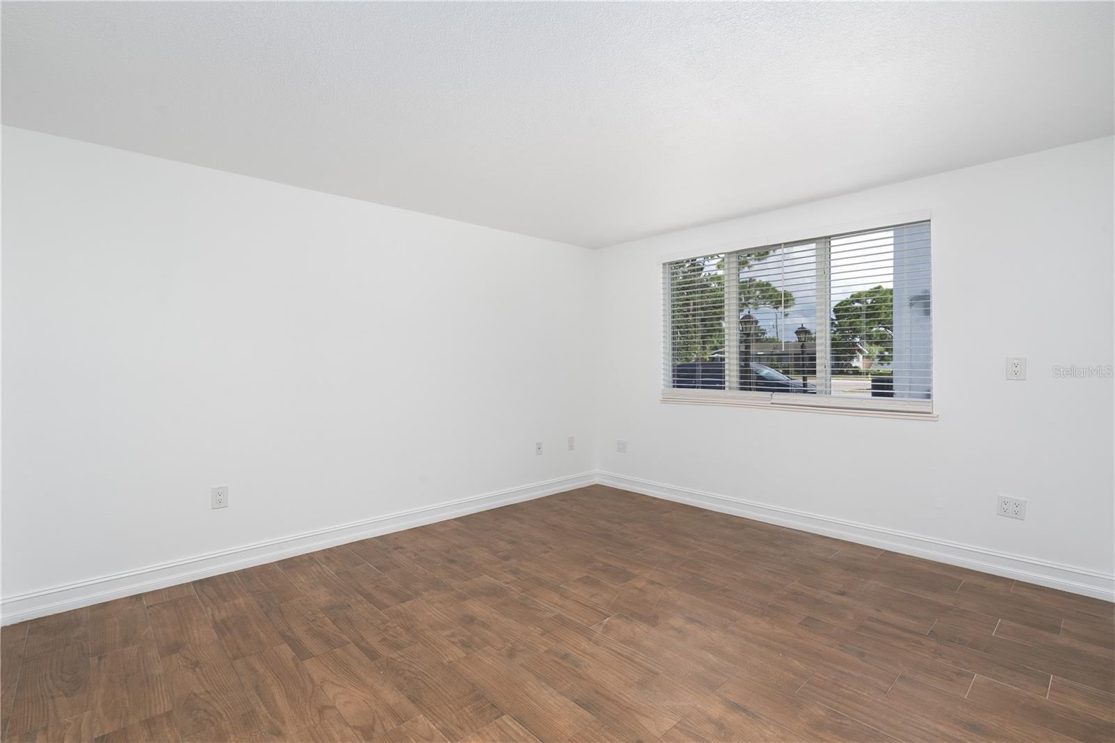 Listing photo id 11 for 22291 Westchester Boulevard 204