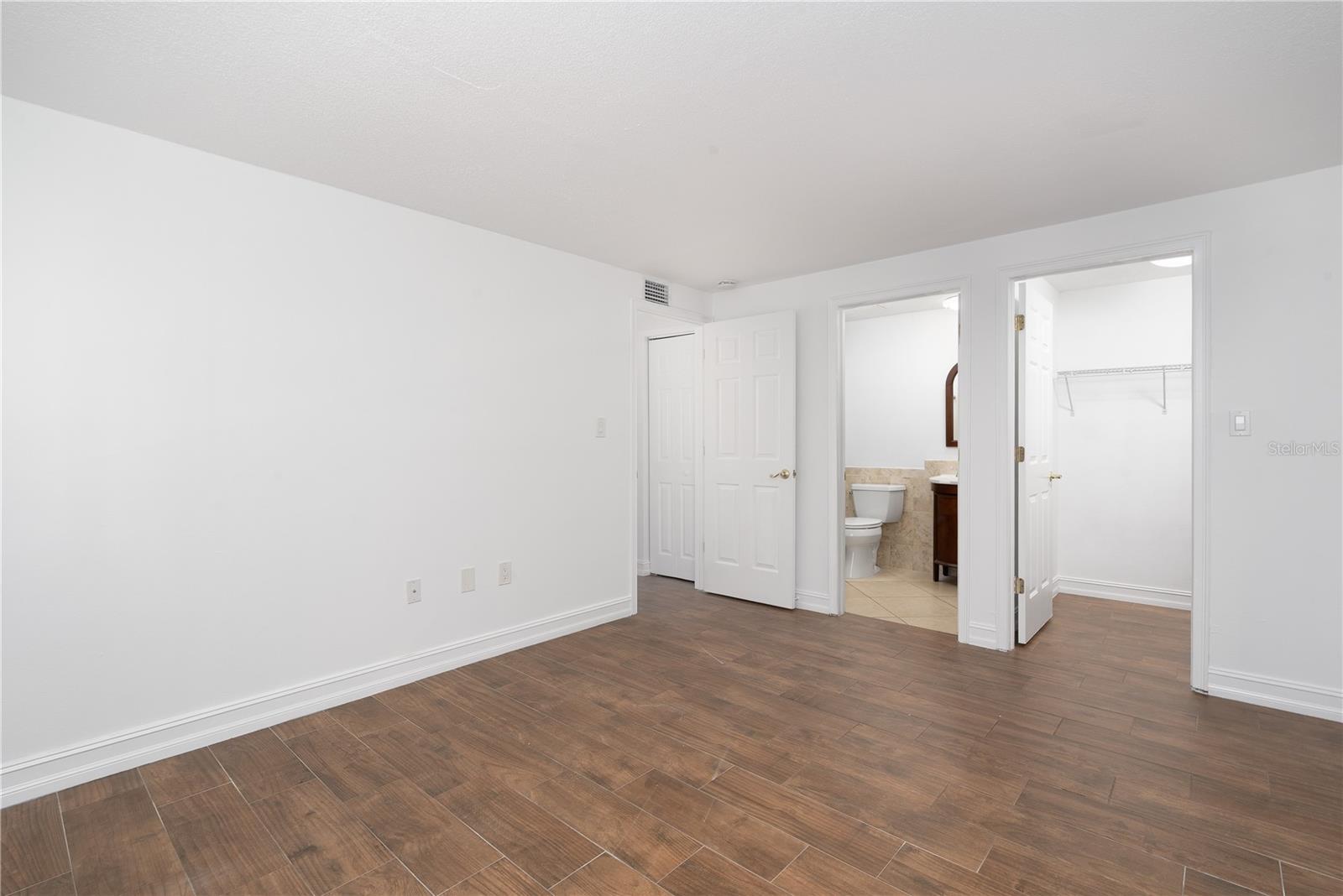 Listing photo id 12 for 22291 Westchester Boulevard 204