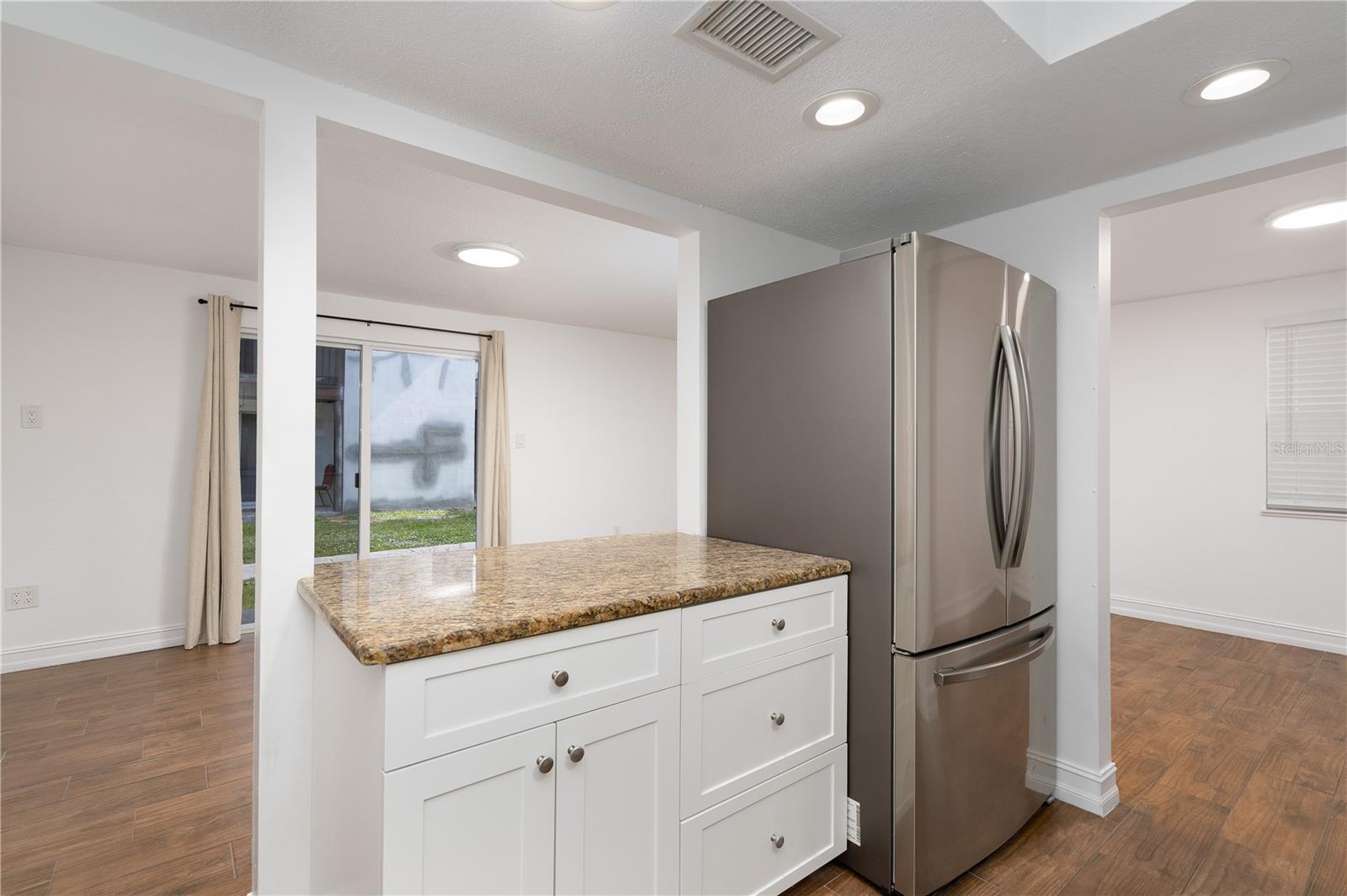 Listing photo id 2 for 22291 Westchester Boulevard 204