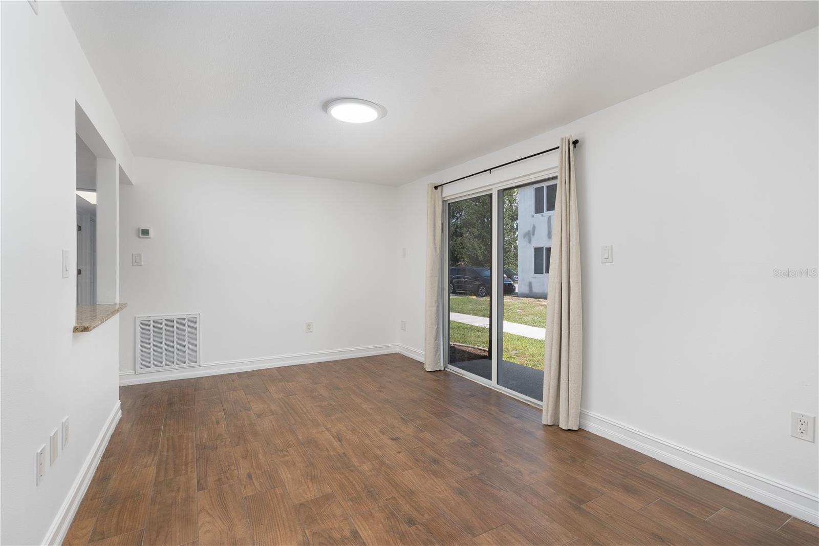 Listing photo id 5 for 22291 Westchester Boulevard 204