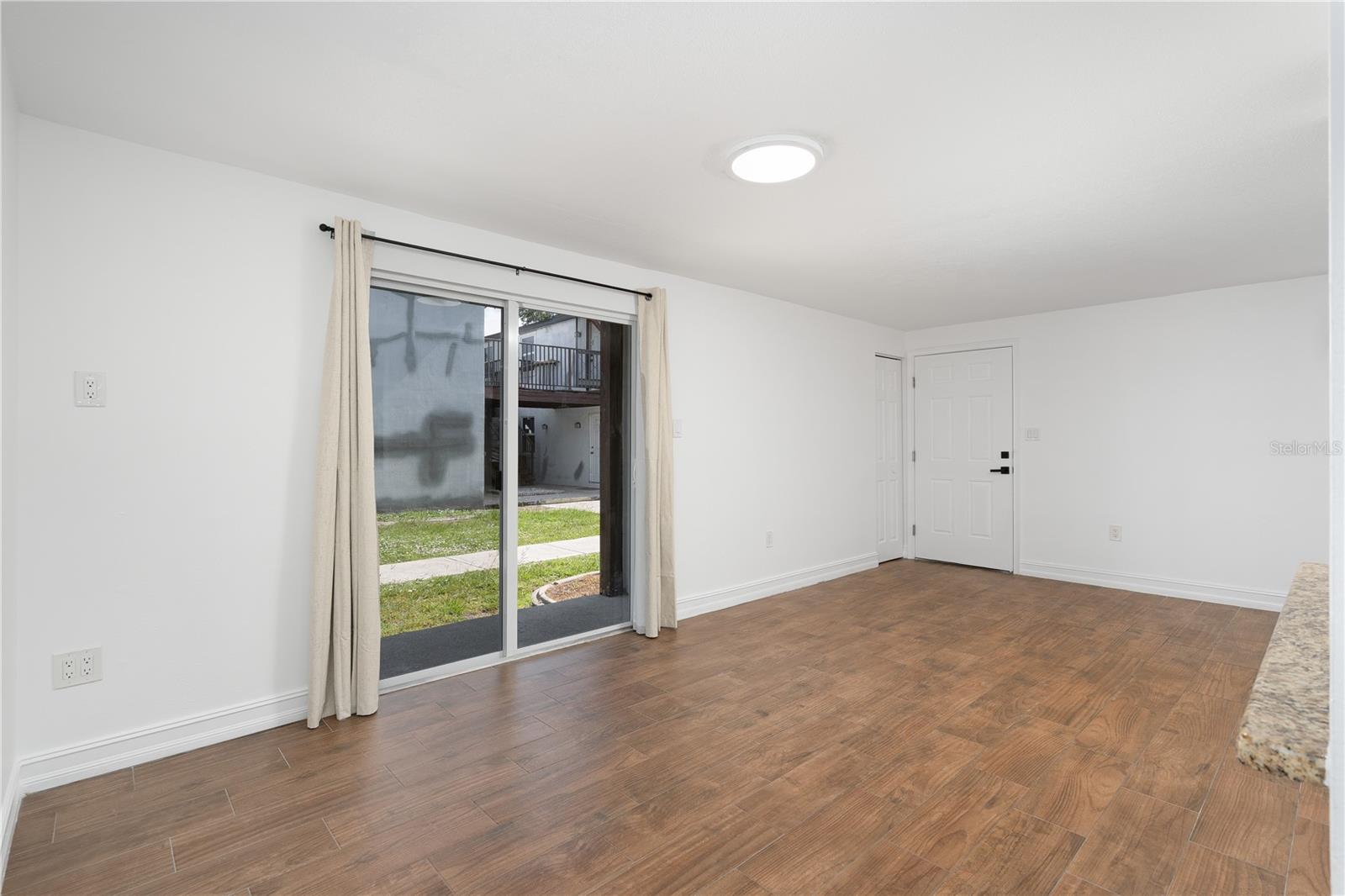 Listing photo id 6 for 22291 Westchester Boulevard 204