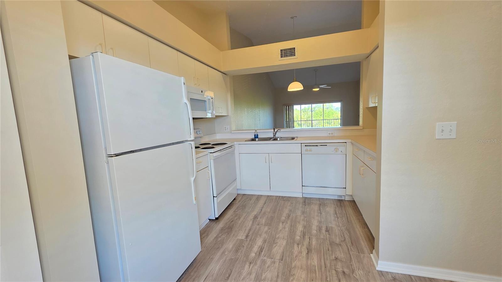 Image 13 of 42 For 175 Kings Highway 1522