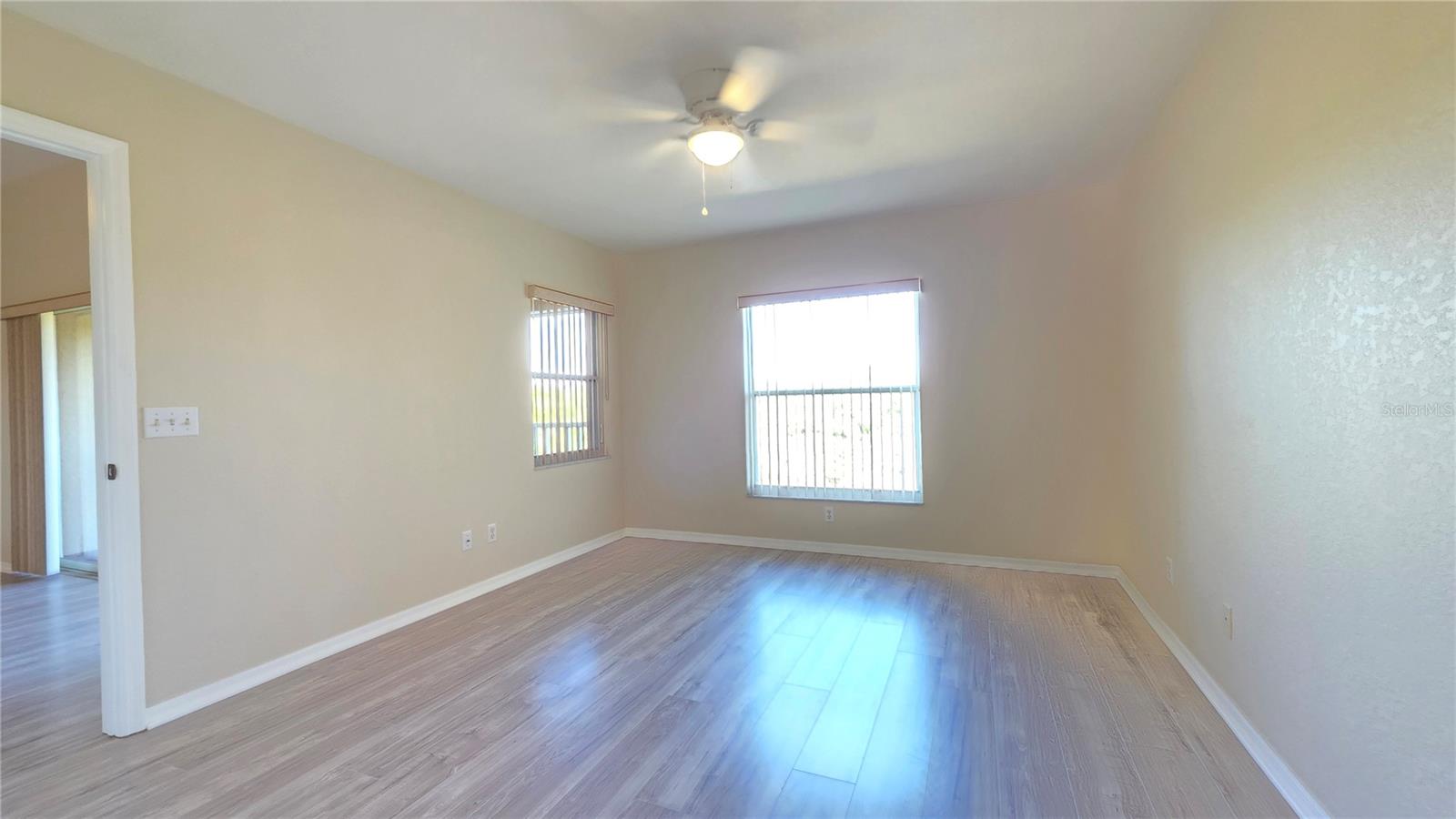 Image 15 of 42 For 175 Kings Highway 1522