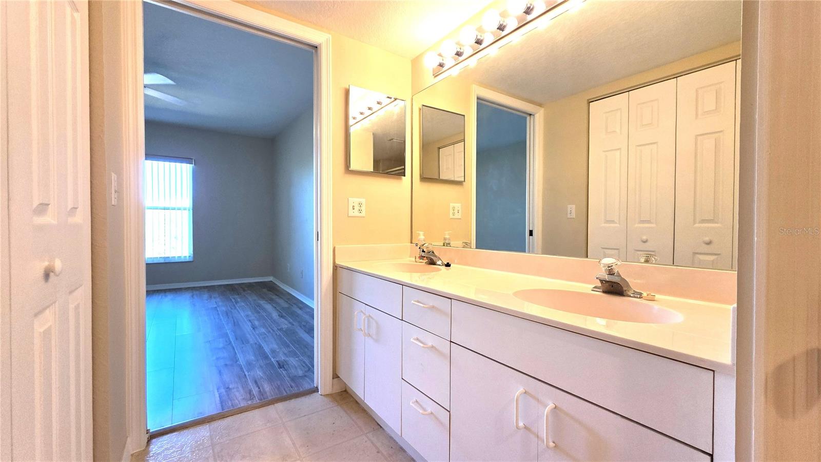 Image 17 of 42 For 175 Kings Highway 1522