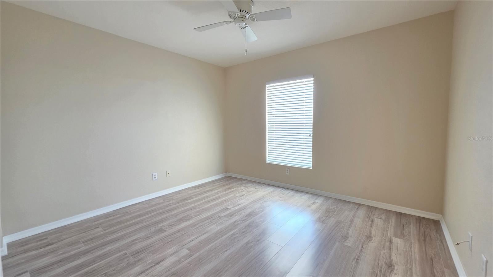 Image 19 of 42 For 175 Kings Highway 1522