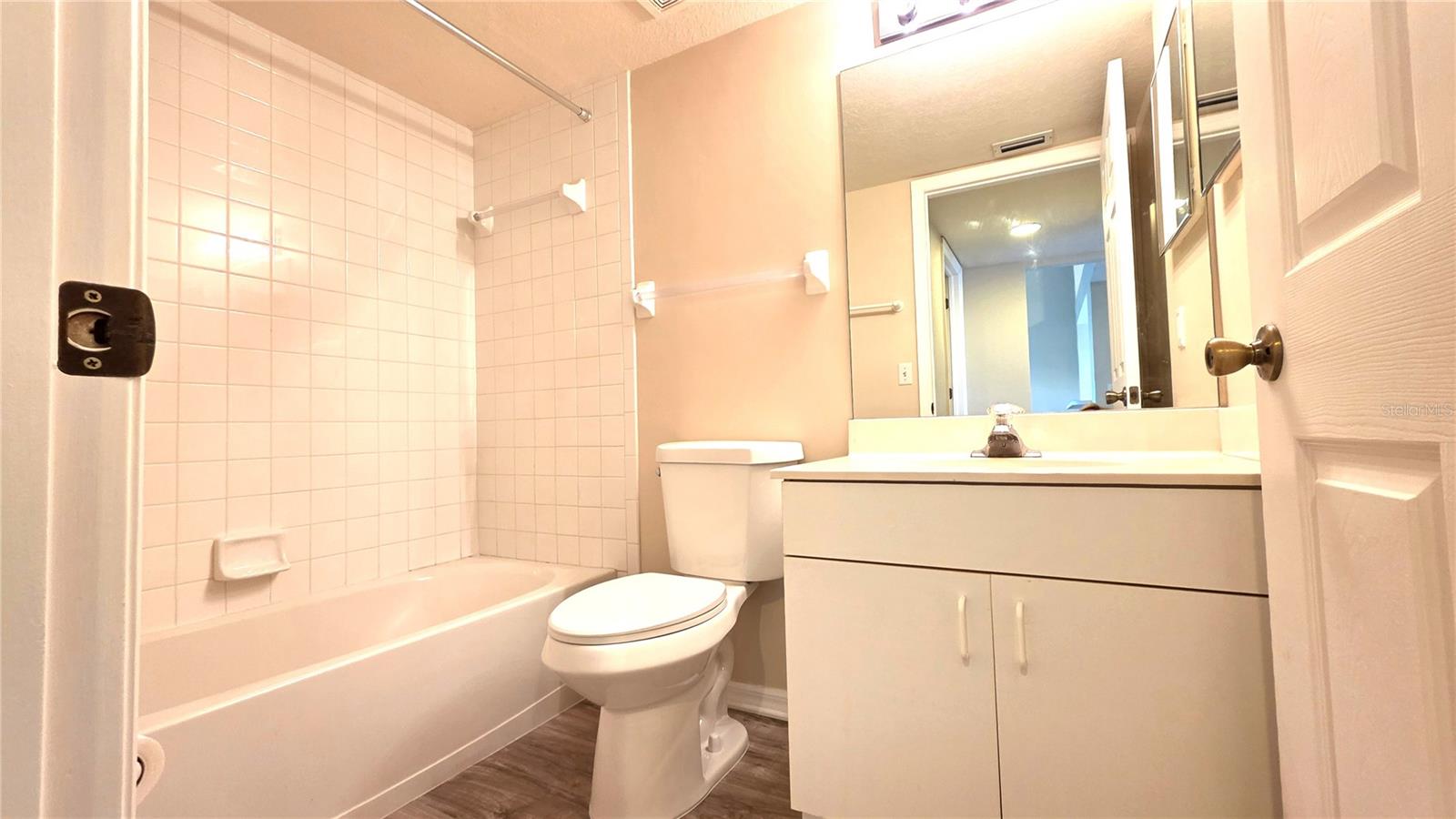 Image 22 of 42 For 175 Kings Highway 1522