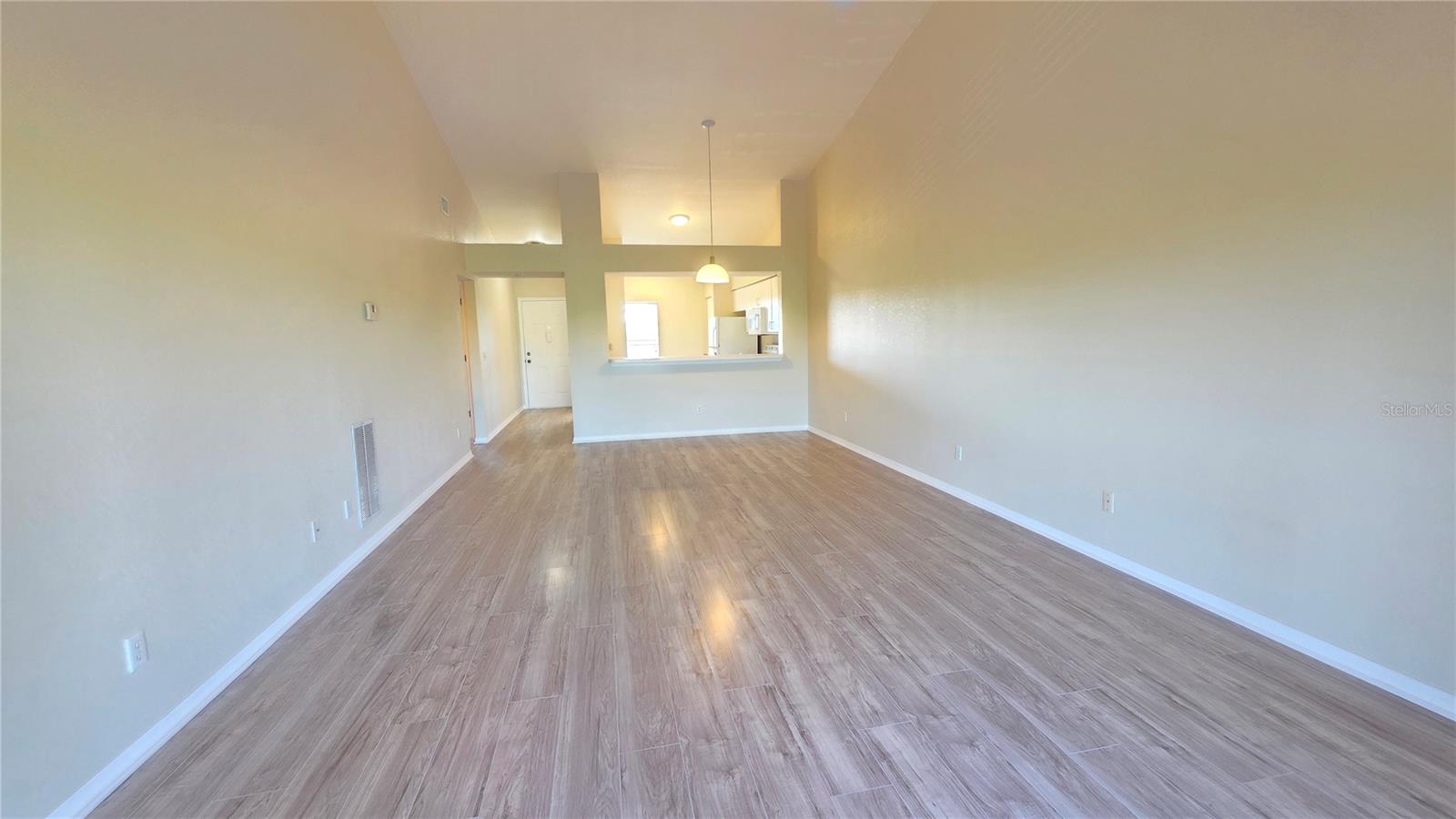 Image 3 of 42 For 175 Kings Highway 1522