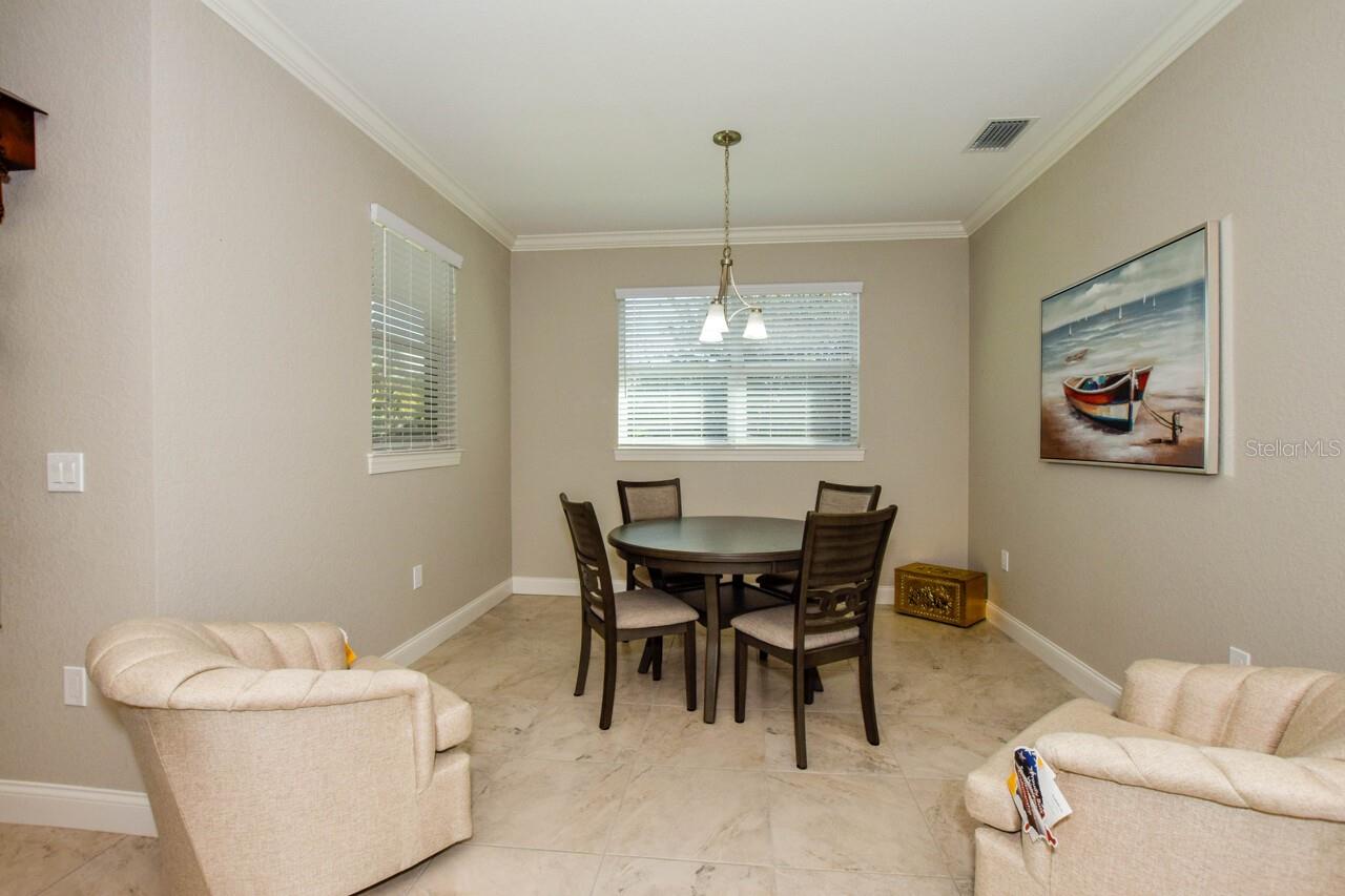 Image 14 of 31 For 1182 Yorkshire Street