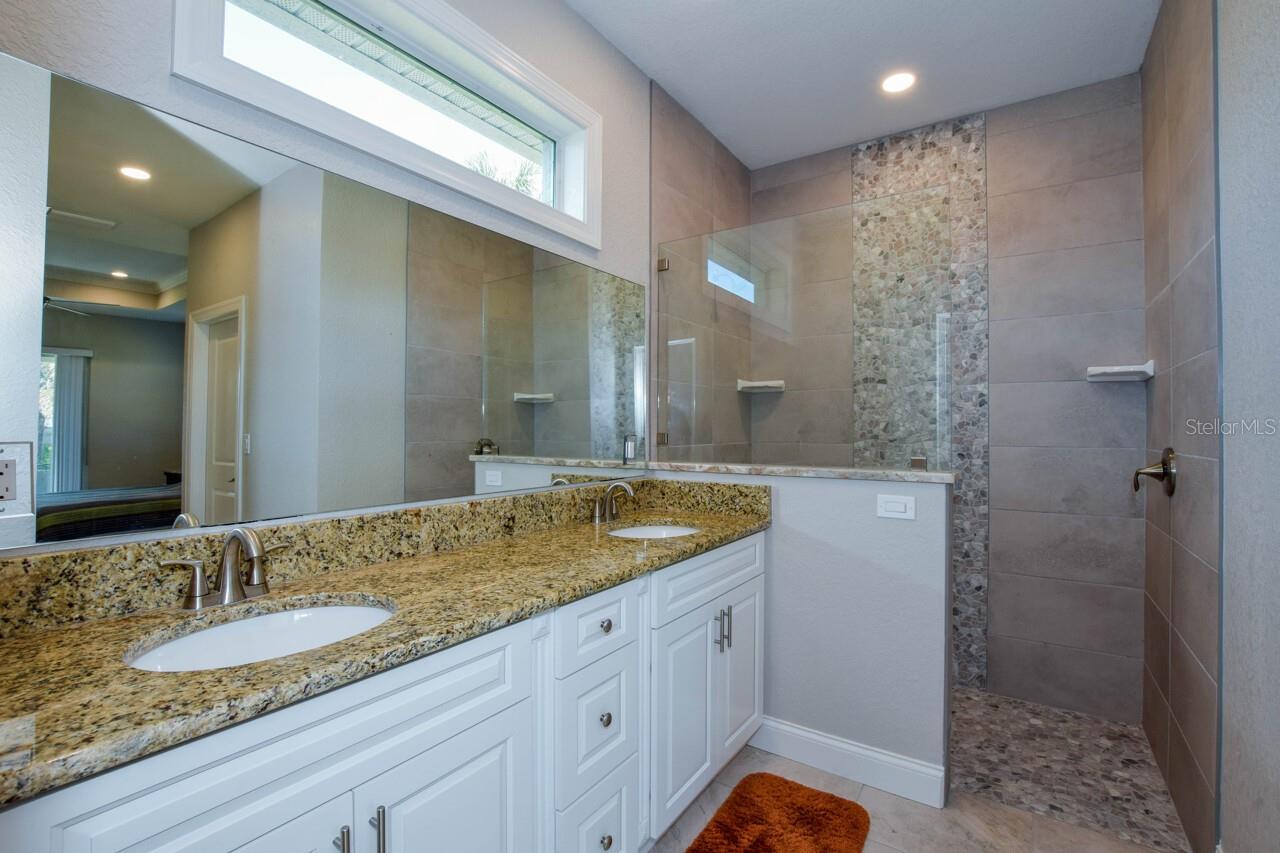 Image 20 of 31 For 1182 Yorkshire Street