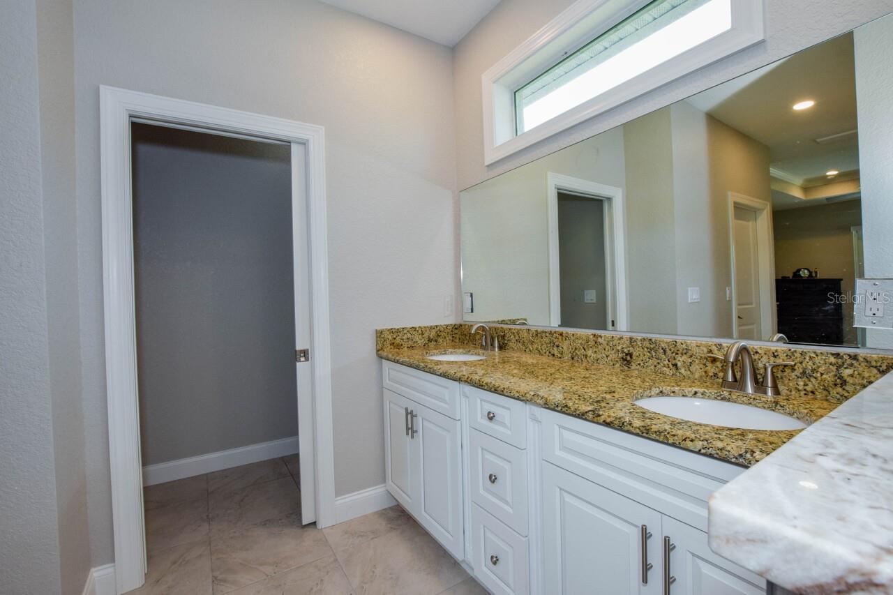 Image 21 of 31 For 1182 Yorkshire Street