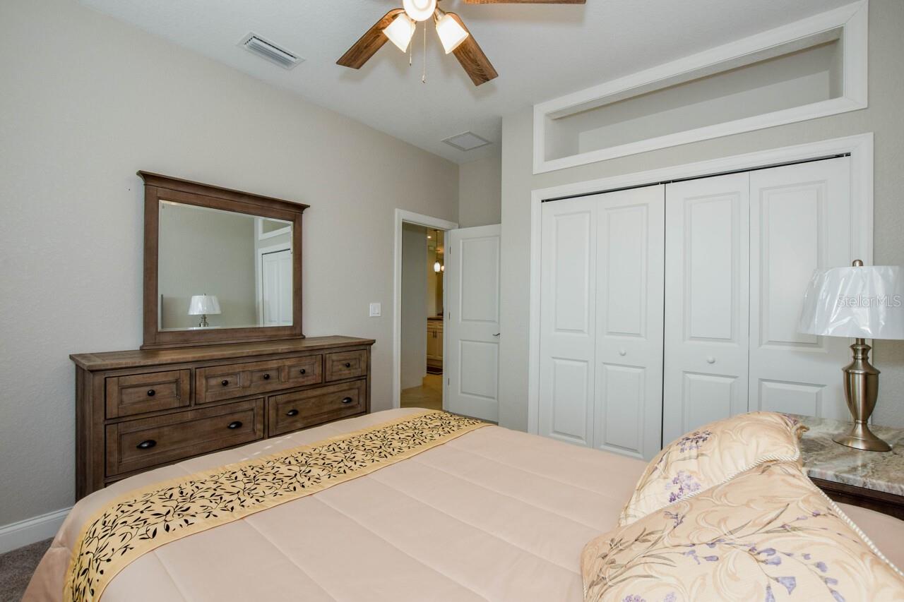 Image 23 of 31 For 1182 Yorkshire Street