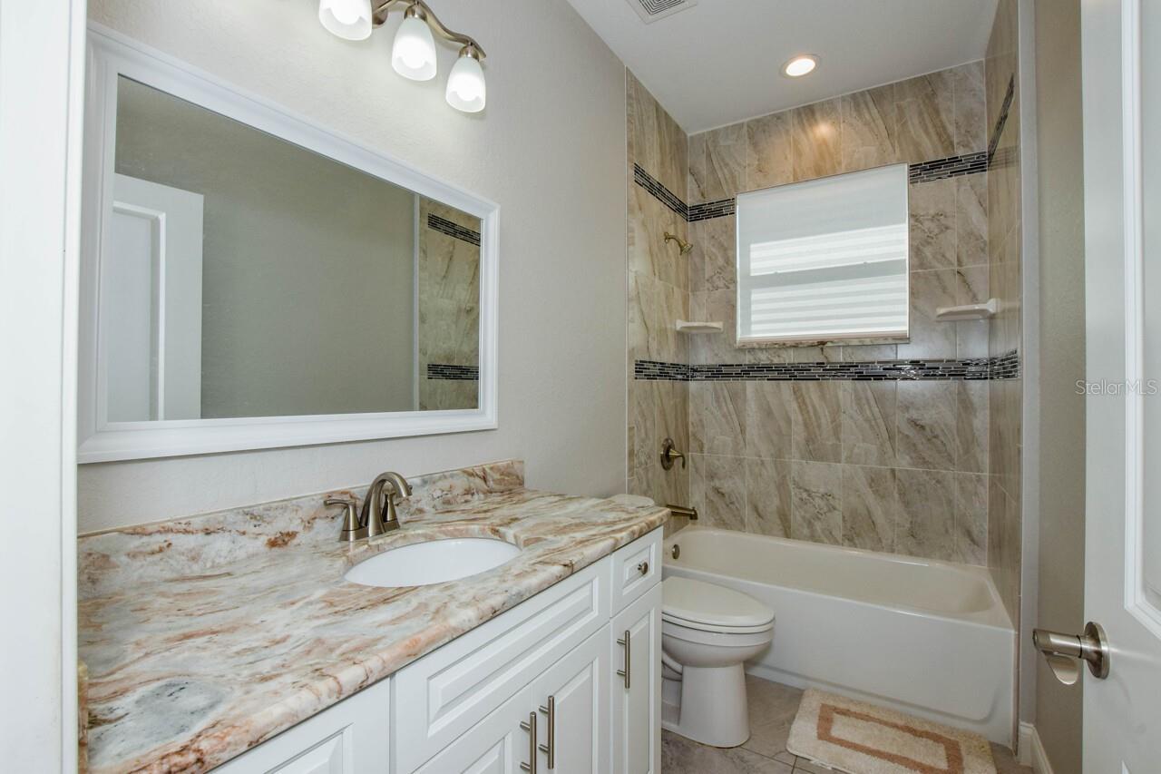 Image 24 of 31 For 1182 Yorkshire Street